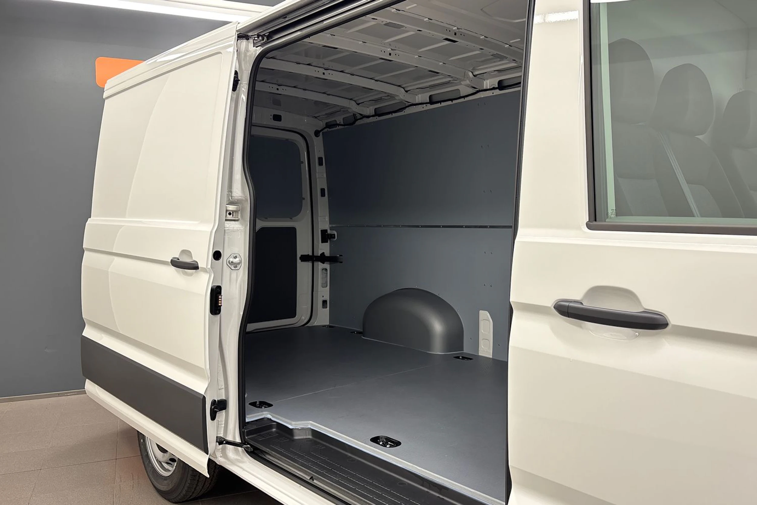 valkoinen Volkswagen Crafter 2026 kuva 17.