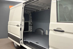 valkoinen Volkswagen Crafter 2026 kuva 17.
