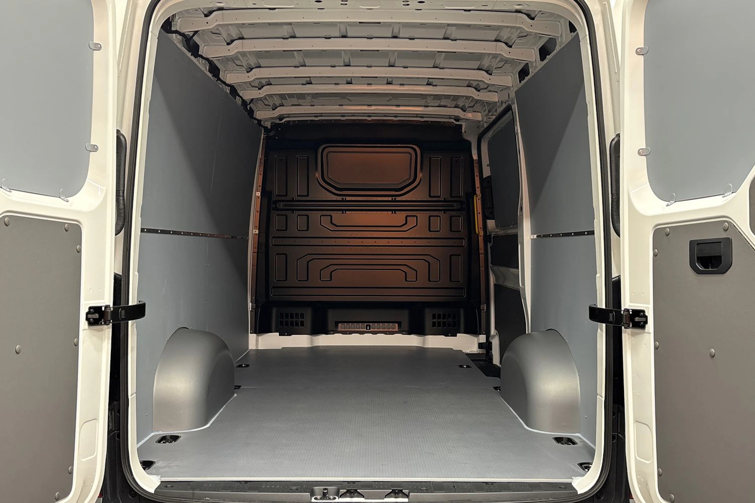 valkoinen Volkswagen Crafter 2026 kuva 24.