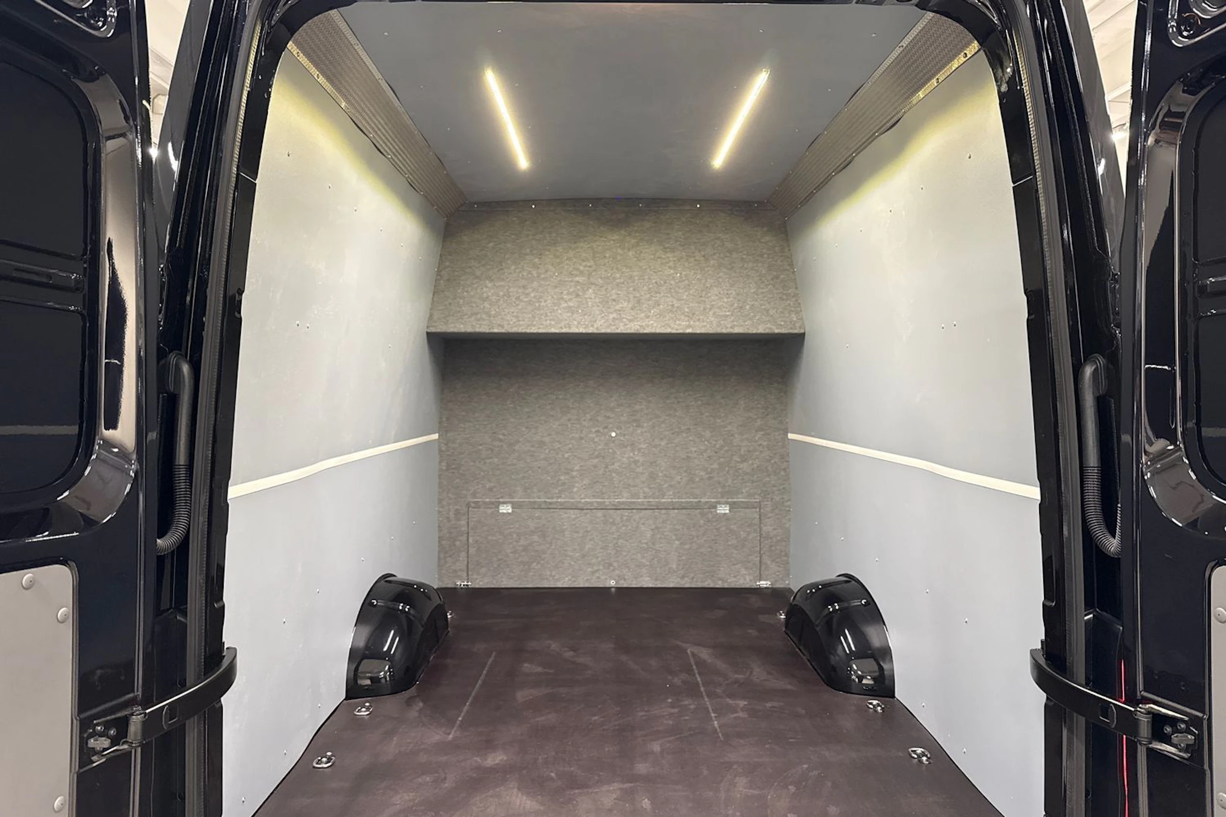 musta Volkswagen Crafter 2026 kuva 22.