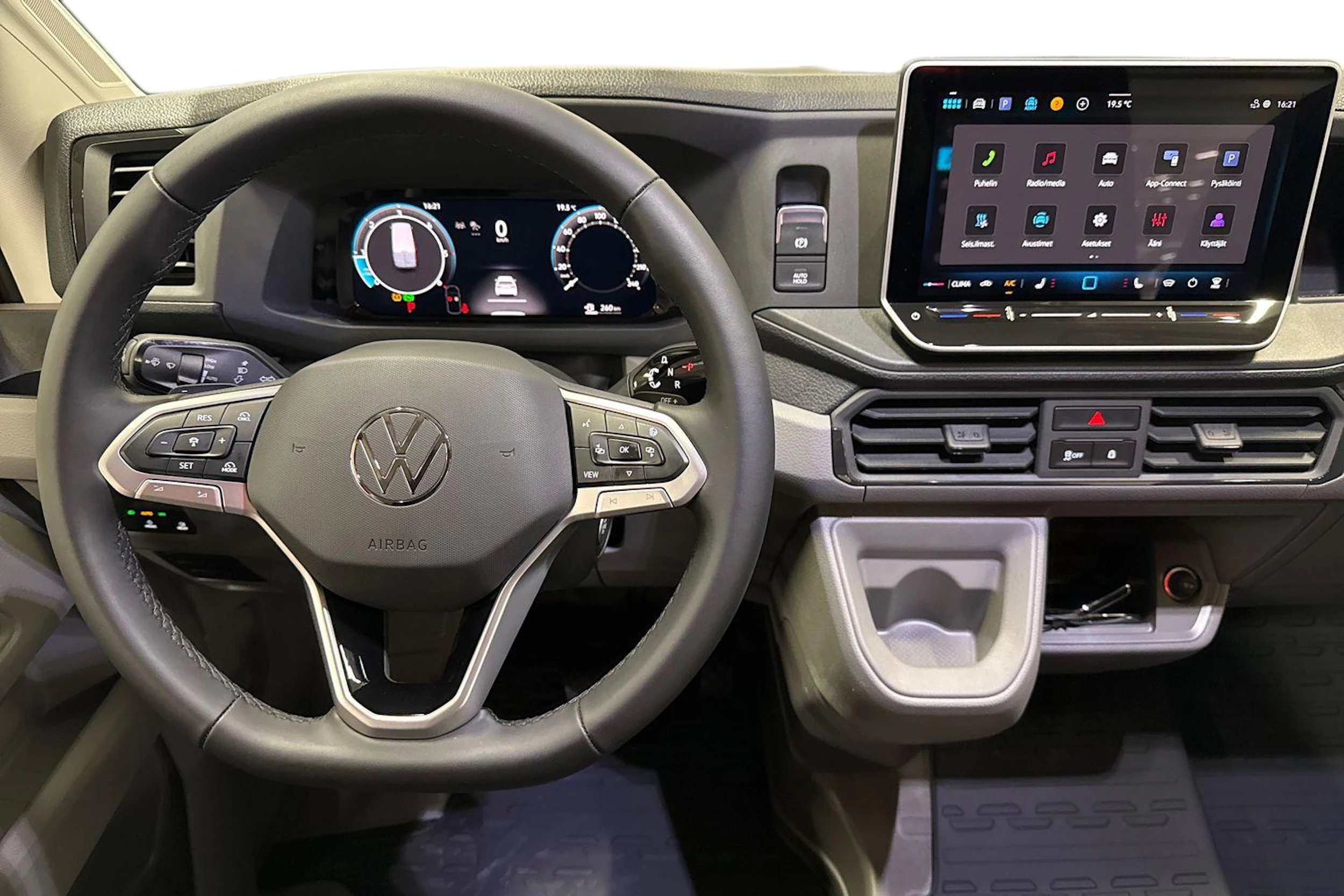 Punainen Volkswagen Crafter 2026 kuva 9.