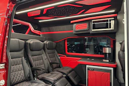 Punainen Volkswagen Crafter 2026 kuva 13.