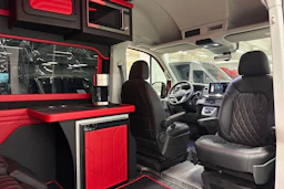 Punainen Volkswagen Crafter 2026 kuva 15.