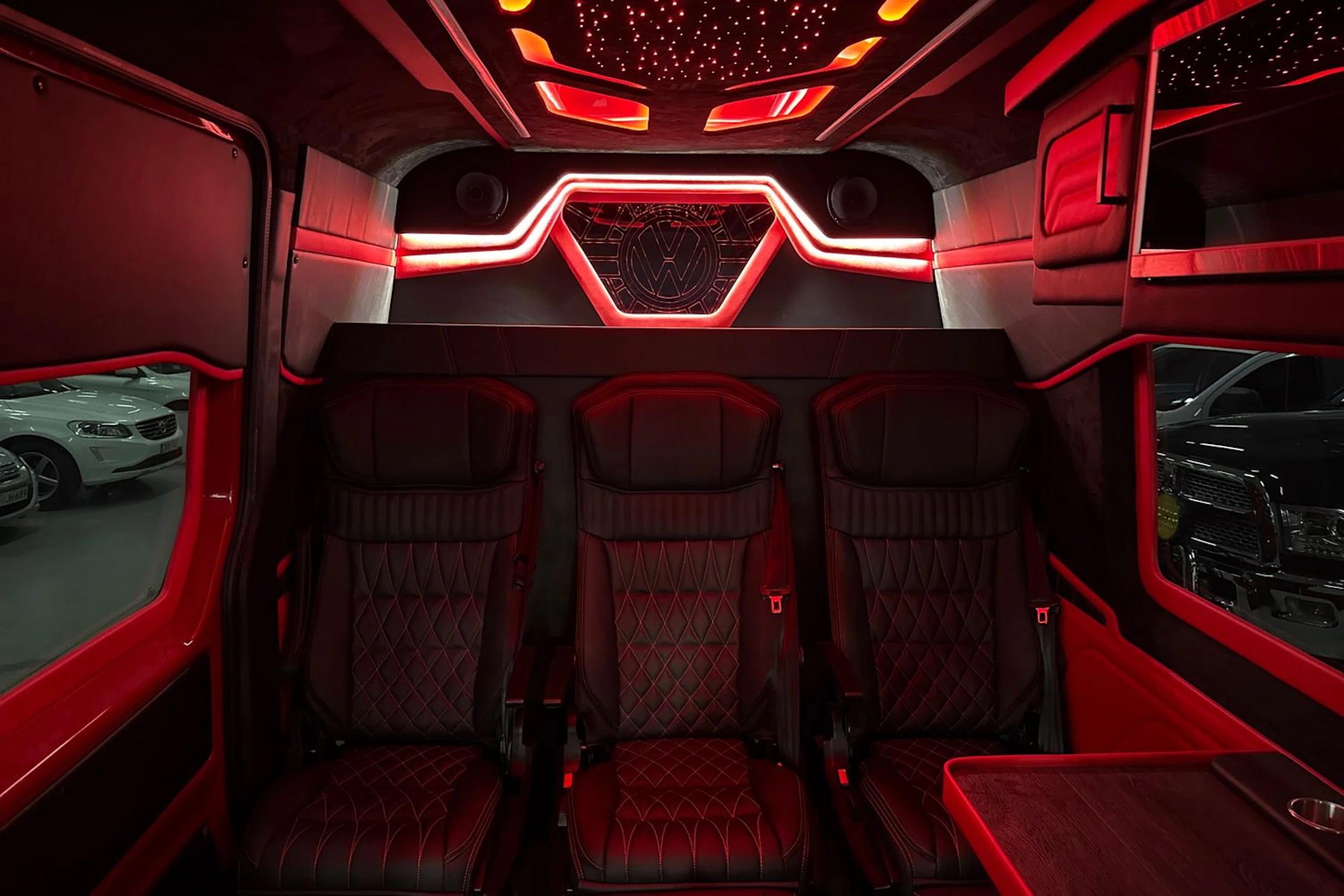 Punainen Volkswagen Crafter 2026 kuva 17.