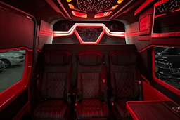 Punainen Volkswagen Crafter 2026 kuva 17.
