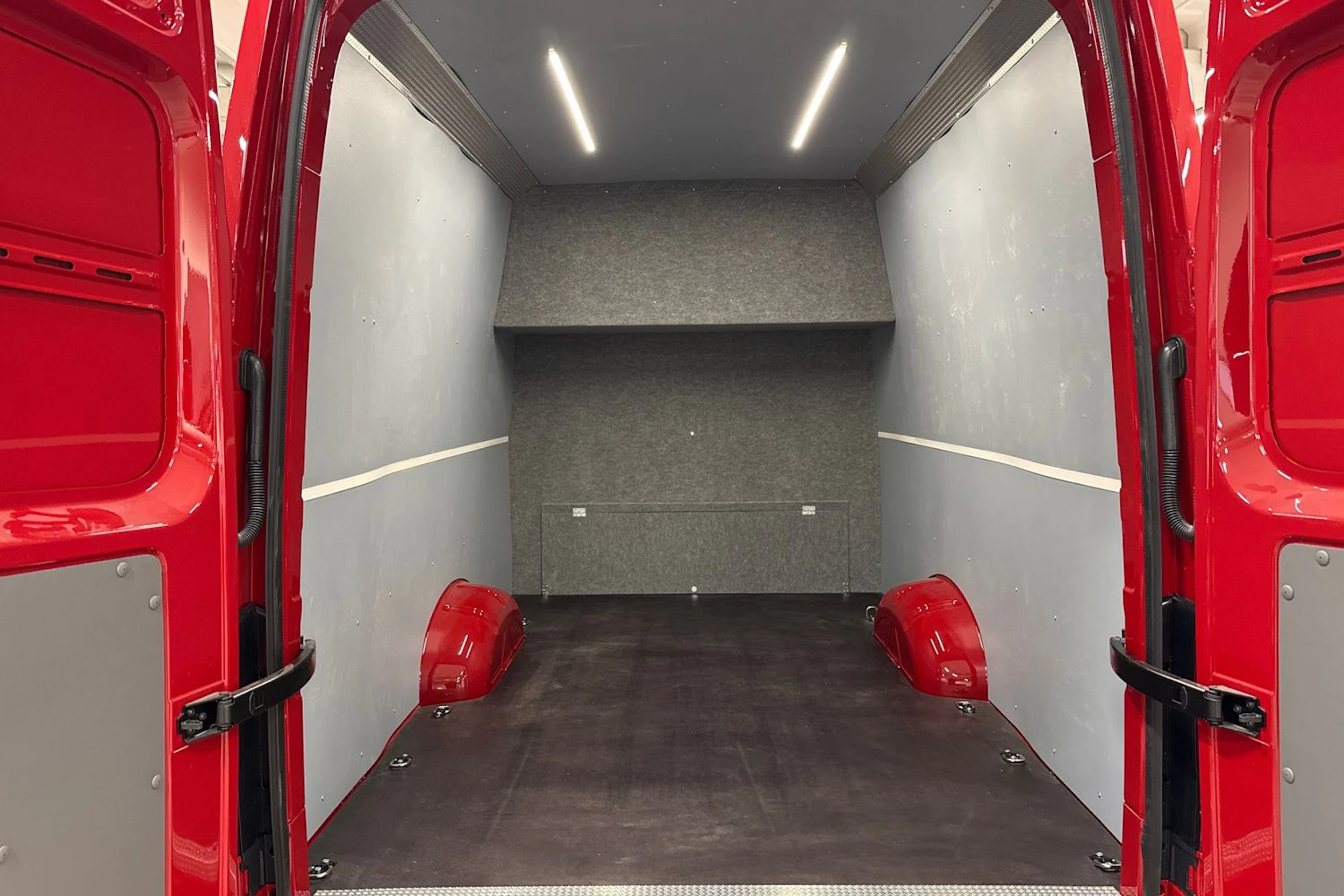 Punainen Volkswagen Crafter 2026 kuva 21.