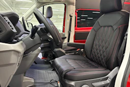 Punainen Volkswagen Crafter 2026 kuva 22.