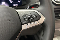 Punainen Volkswagen Crafter 2026 kuva 24.