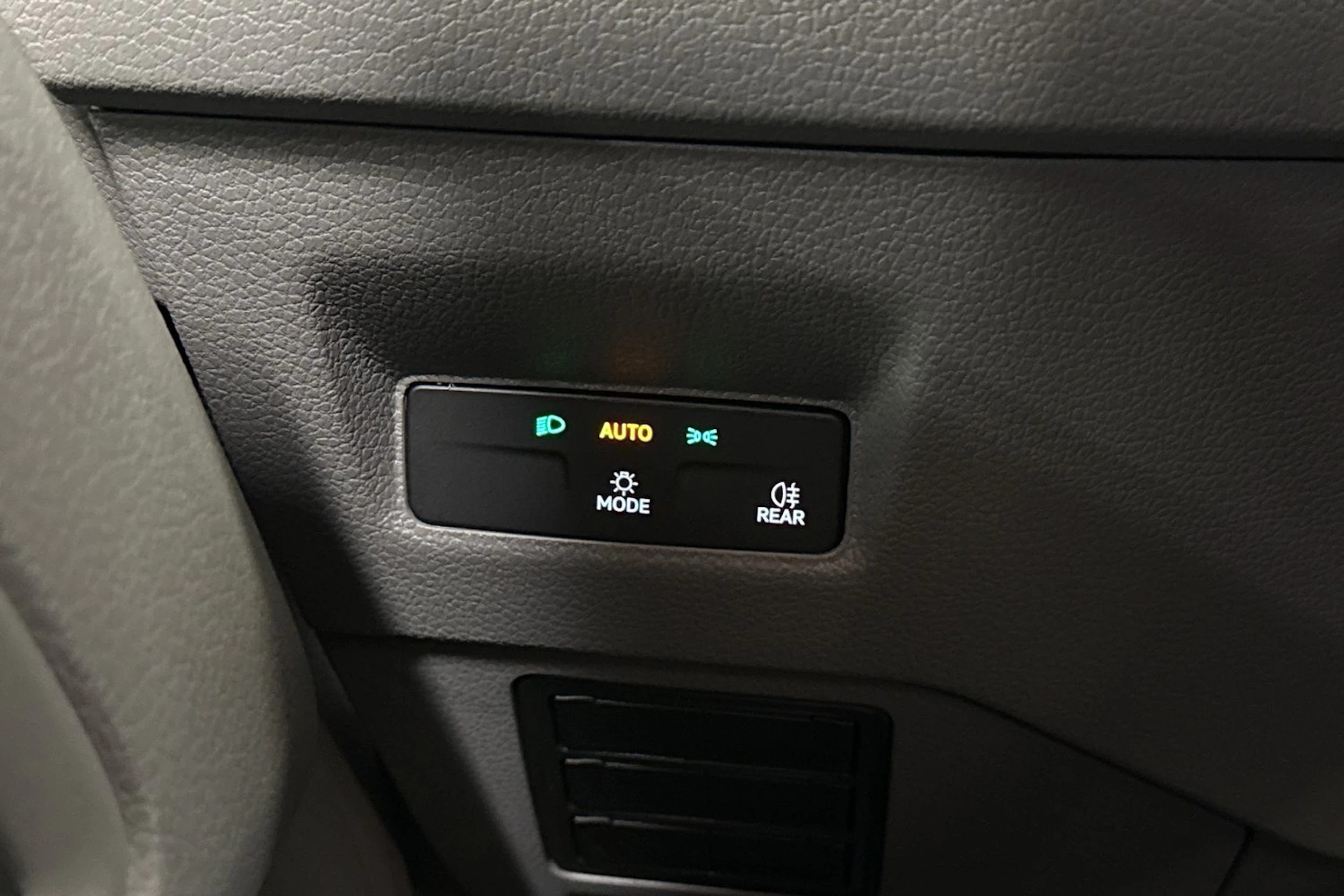 Punainen Volkswagen Crafter 2026 kuva 25.