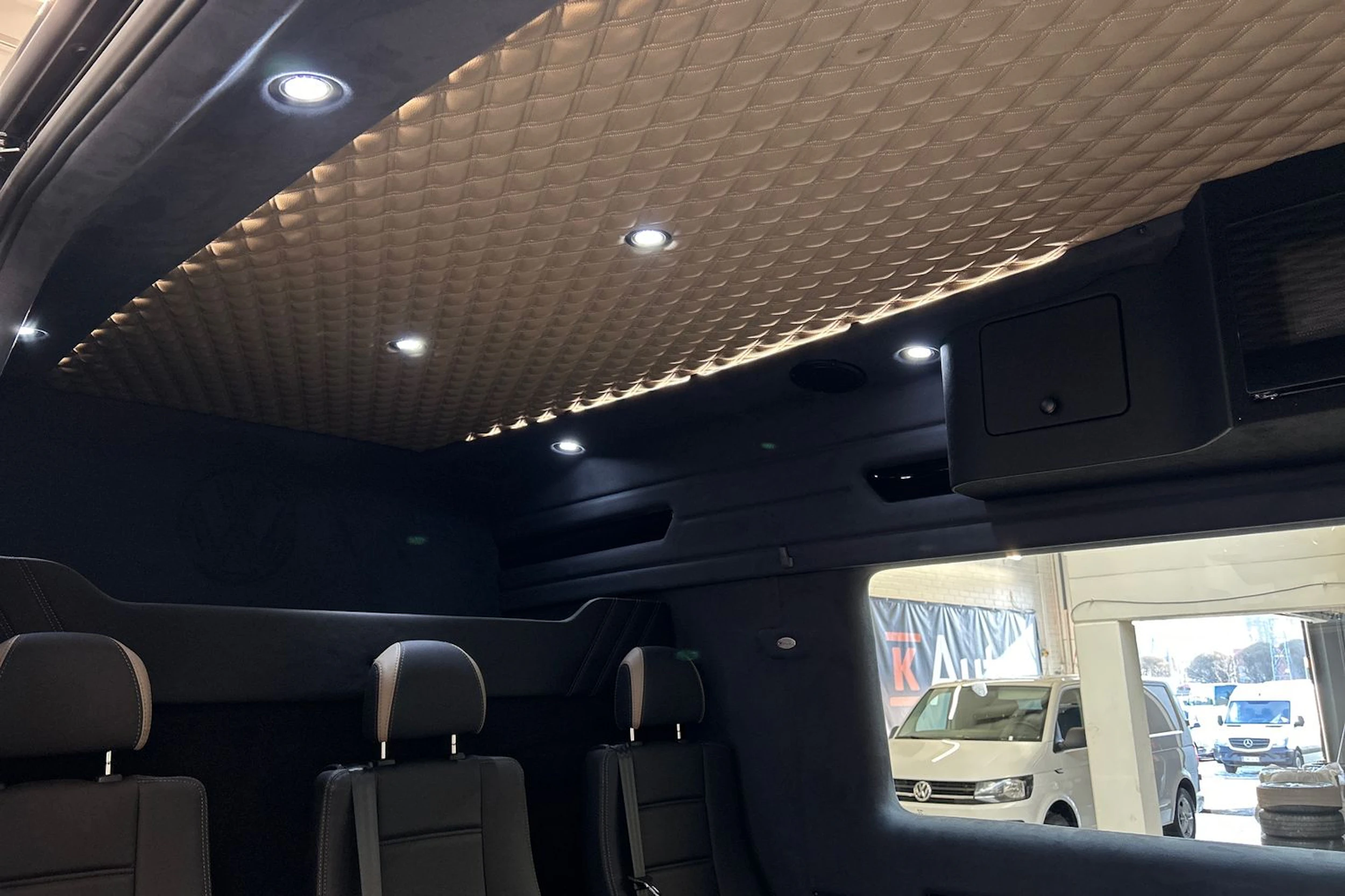 harmaa Volkswagen Crafter 2026 kuva 24.