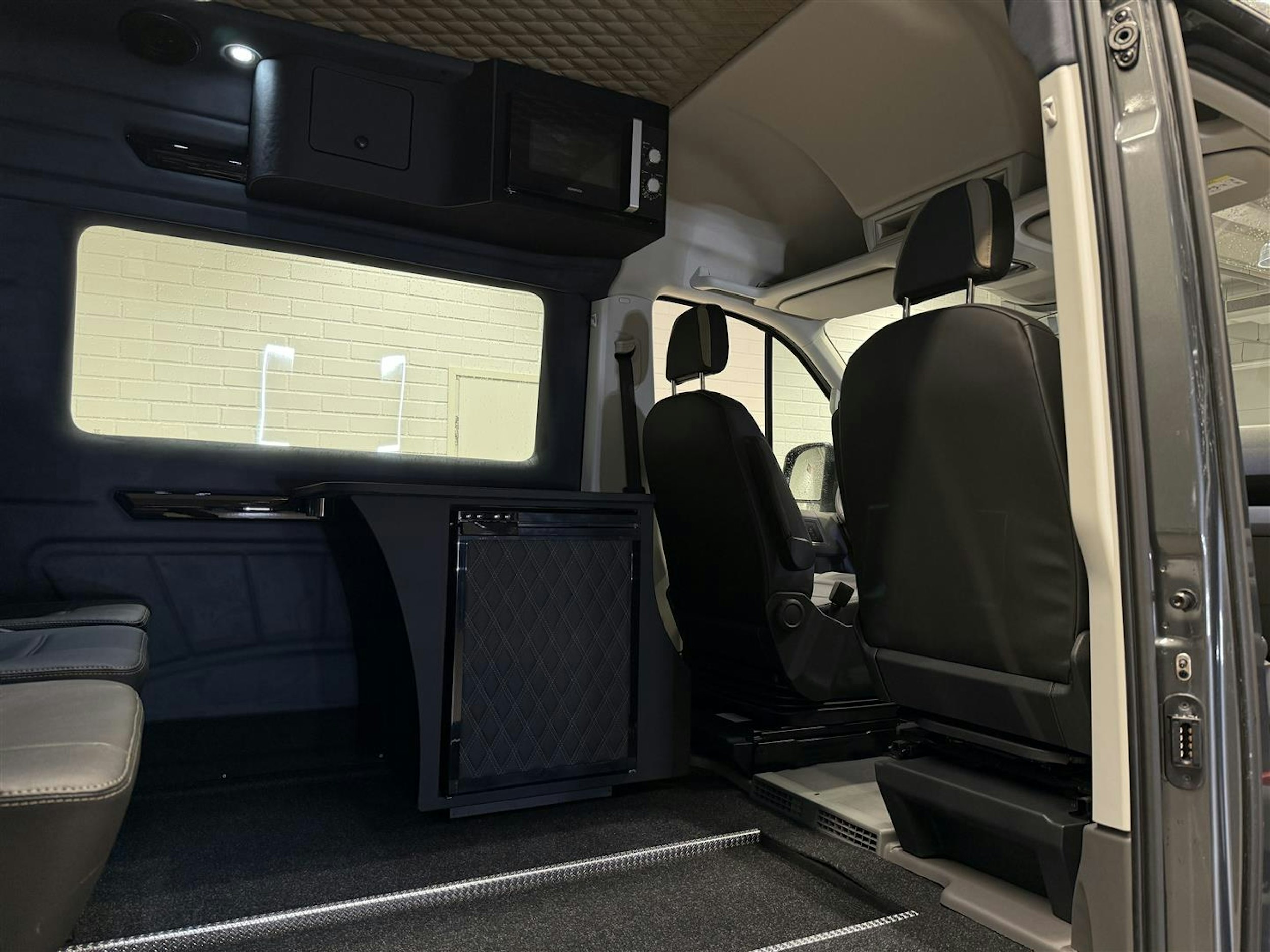 Harmaa Volkswagen Crafter 2026 kuva 6.