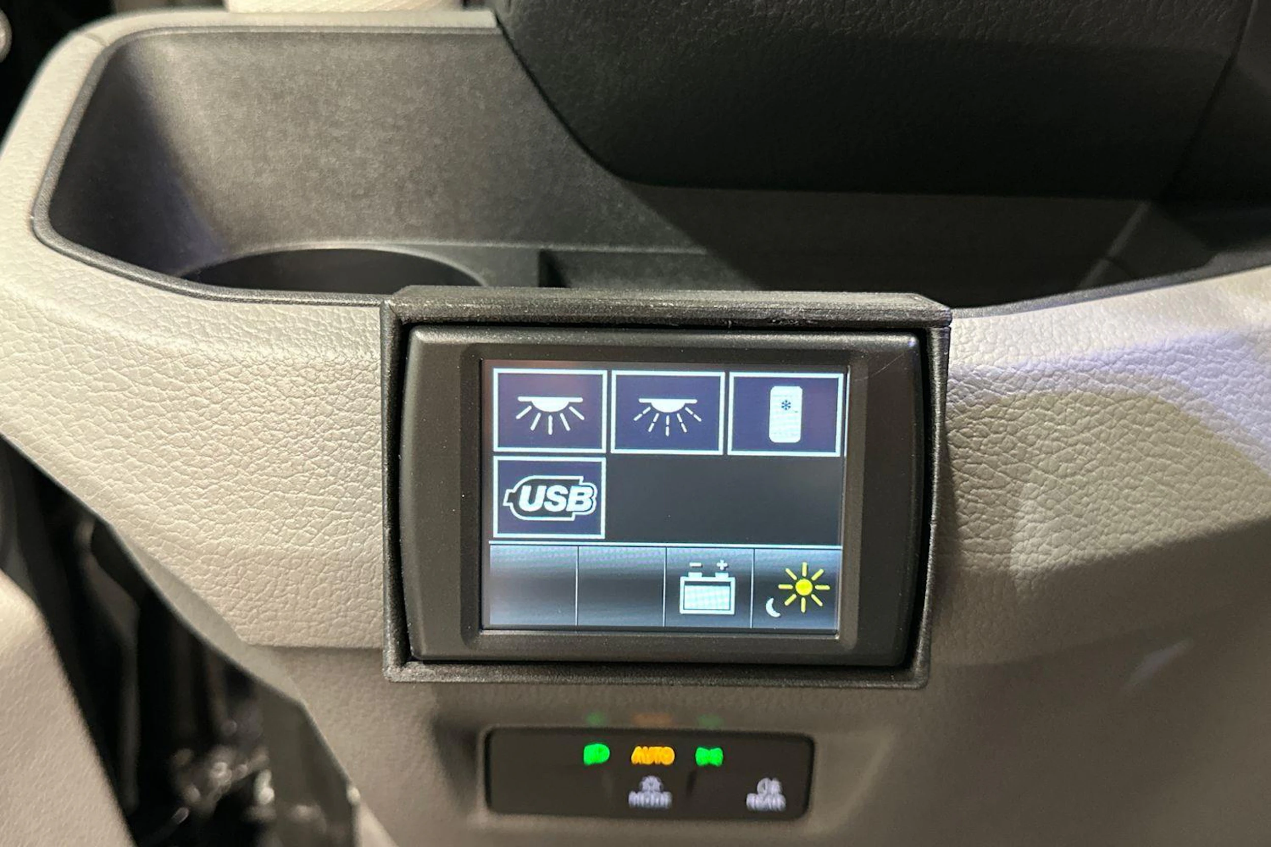 Harmaa Volkswagen Crafter 2026 kuva 12.