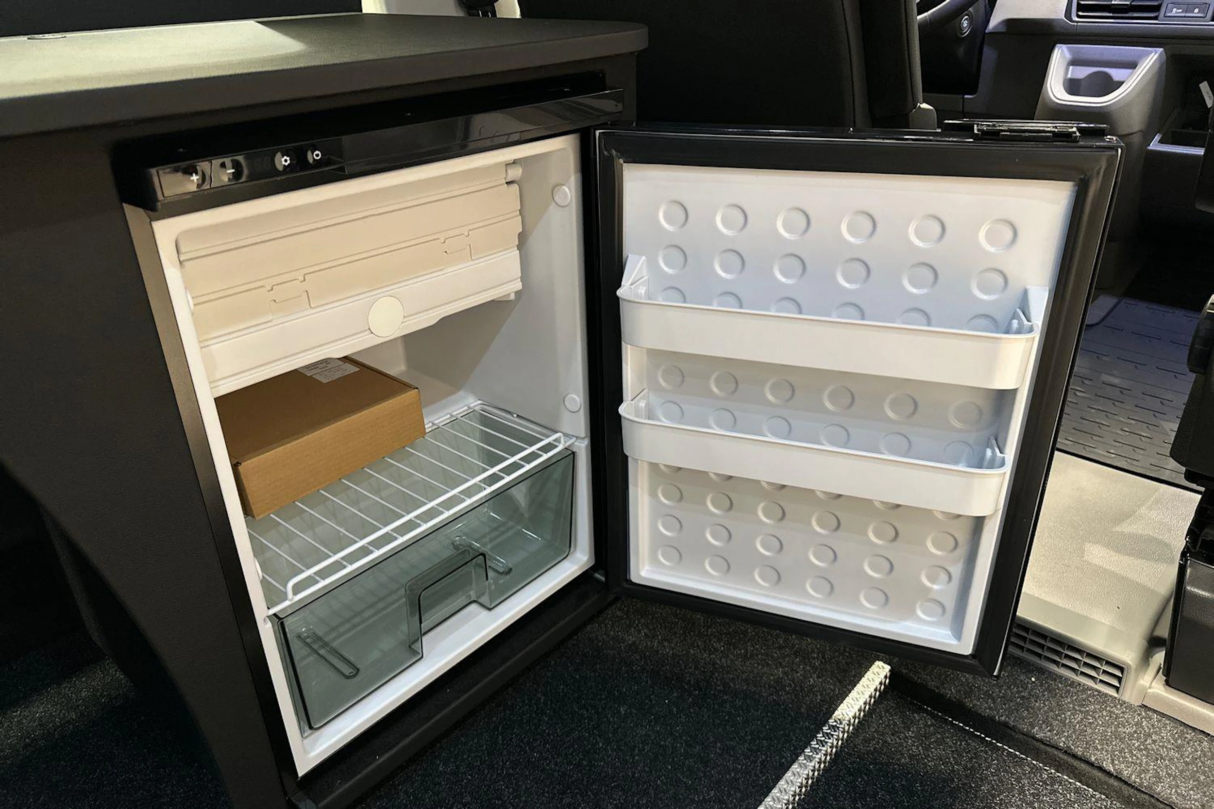 Harmaa Volkswagen Crafter 2026 kuva 23.