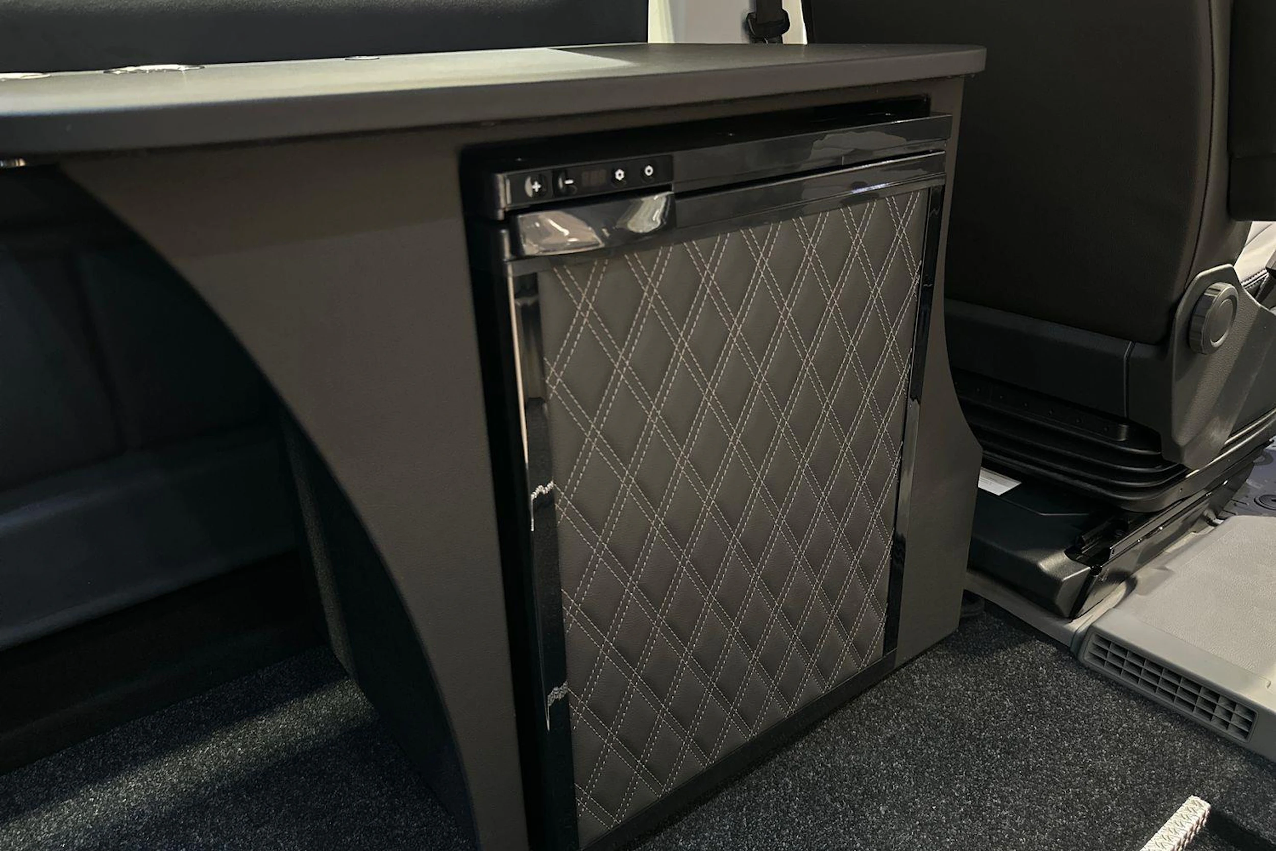 Harmaa Volkswagen Crafter 2026 kuva 24.