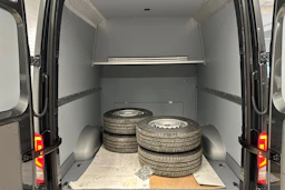 Harmaa Volkswagen Crafter 2026 kuva 32.