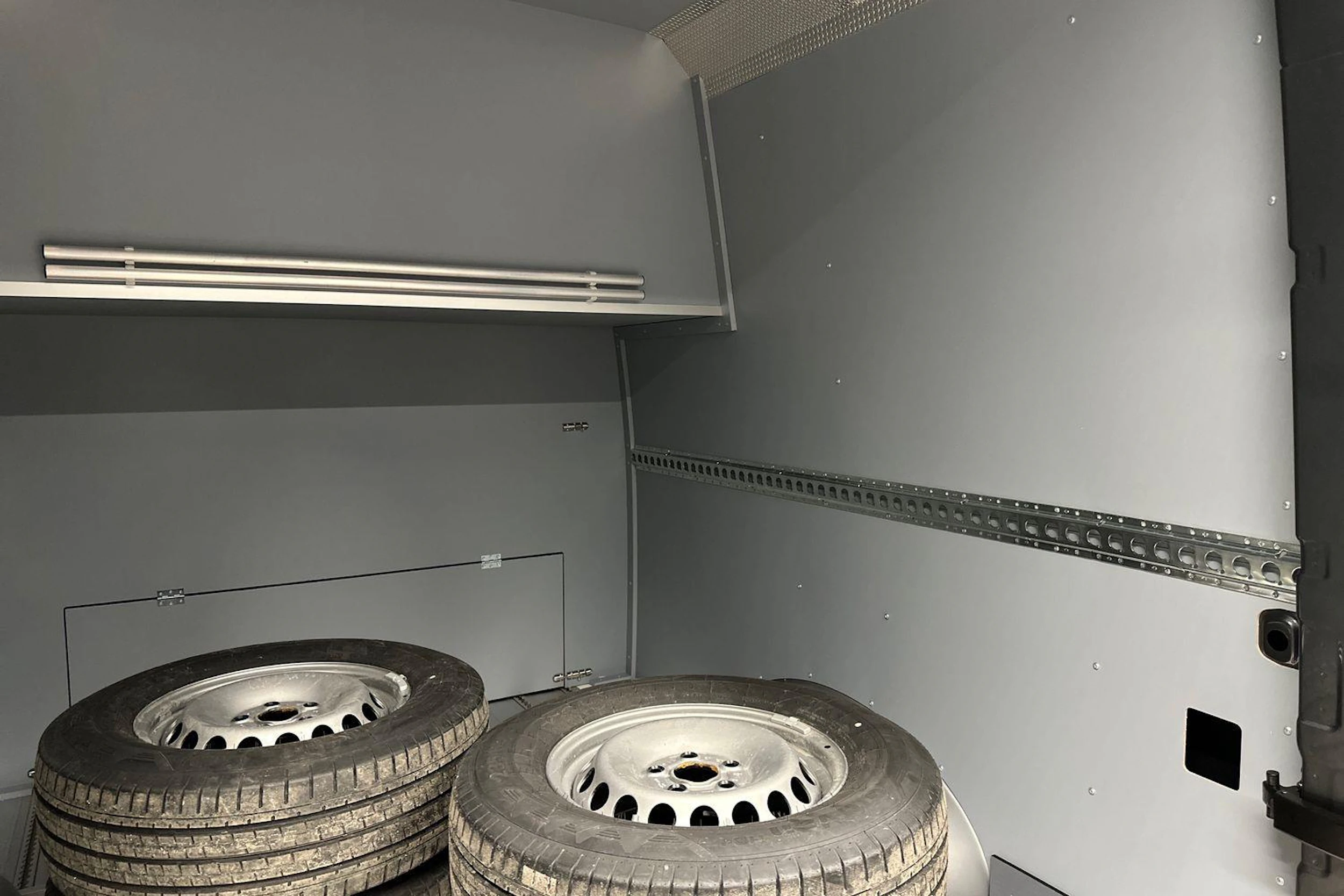 Harmaa Volkswagen Crafter 2026 kuva 33.