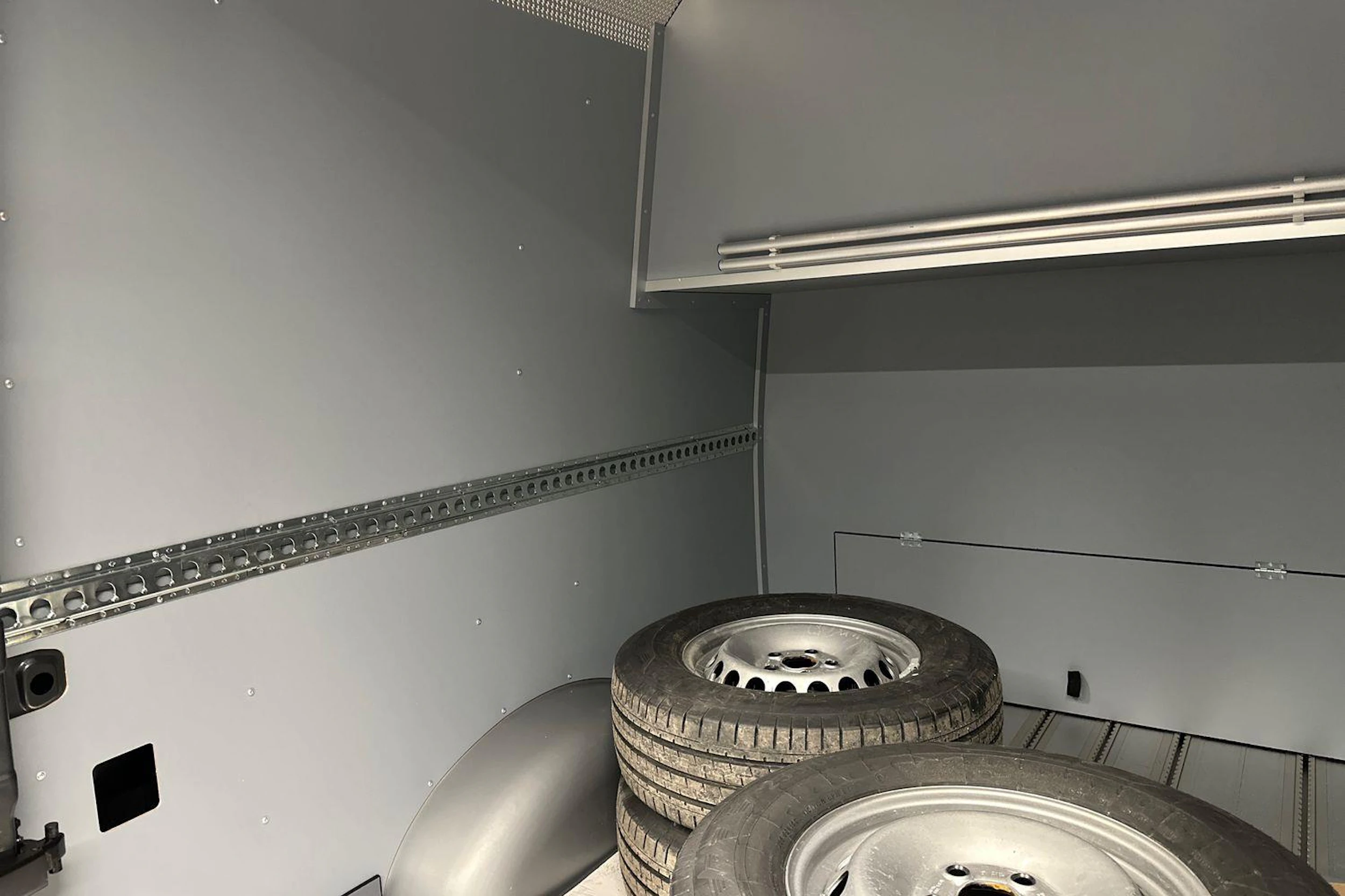 Harmaa Volkswagen Crafter 2026 kuva 34.