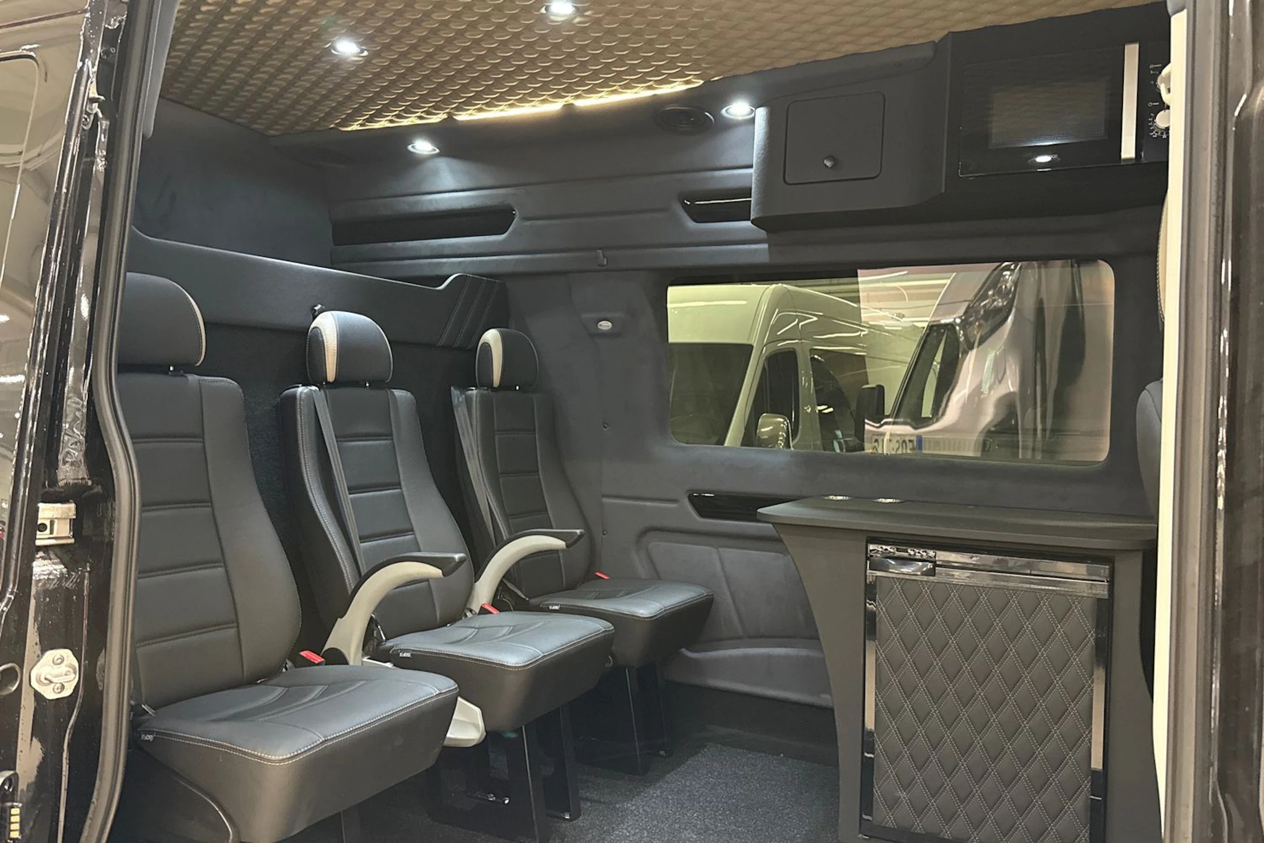 musta Volkswagen Crafter 2026 kuva 13.