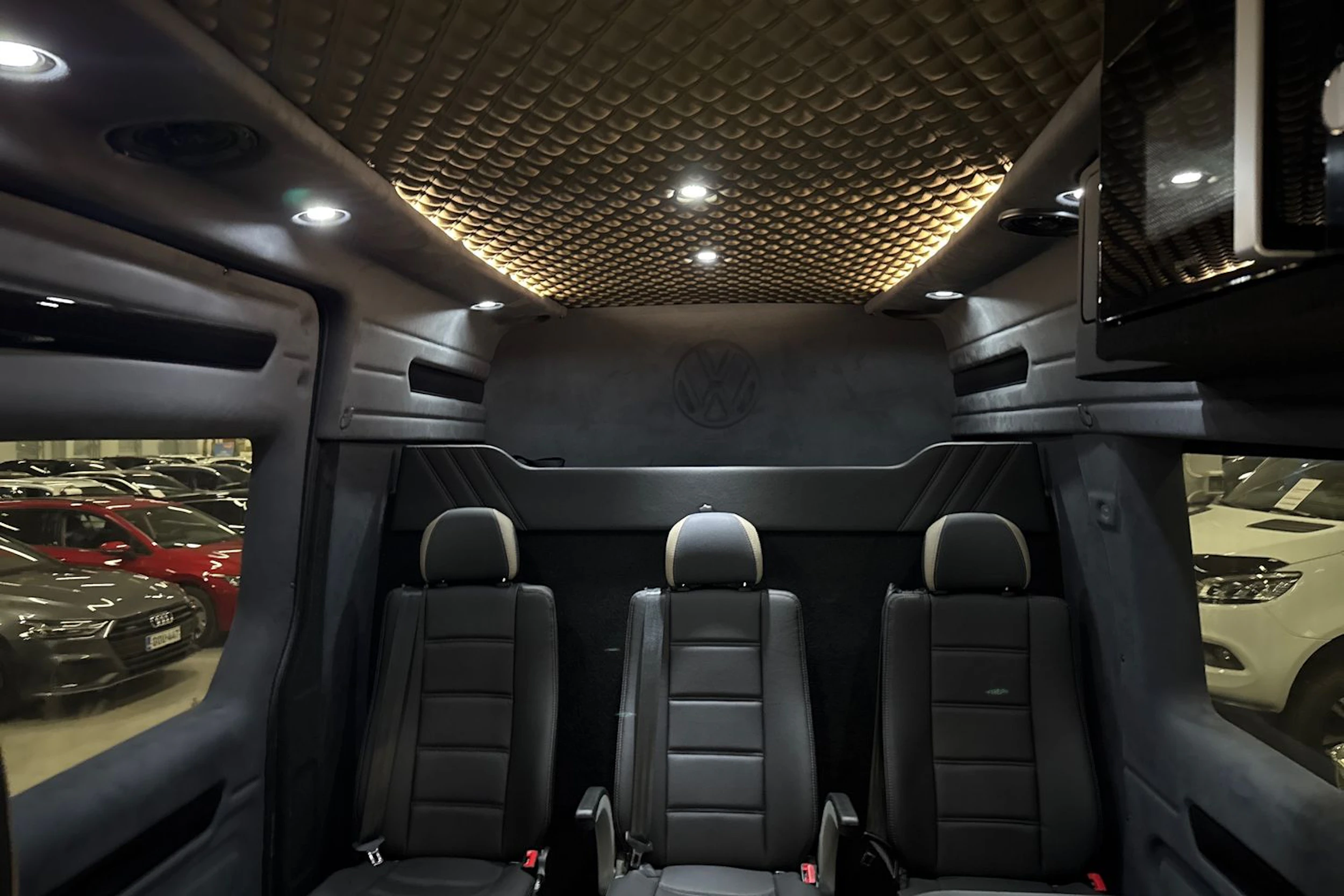 musta Volkswagen Crafter 2026 kuva 27.