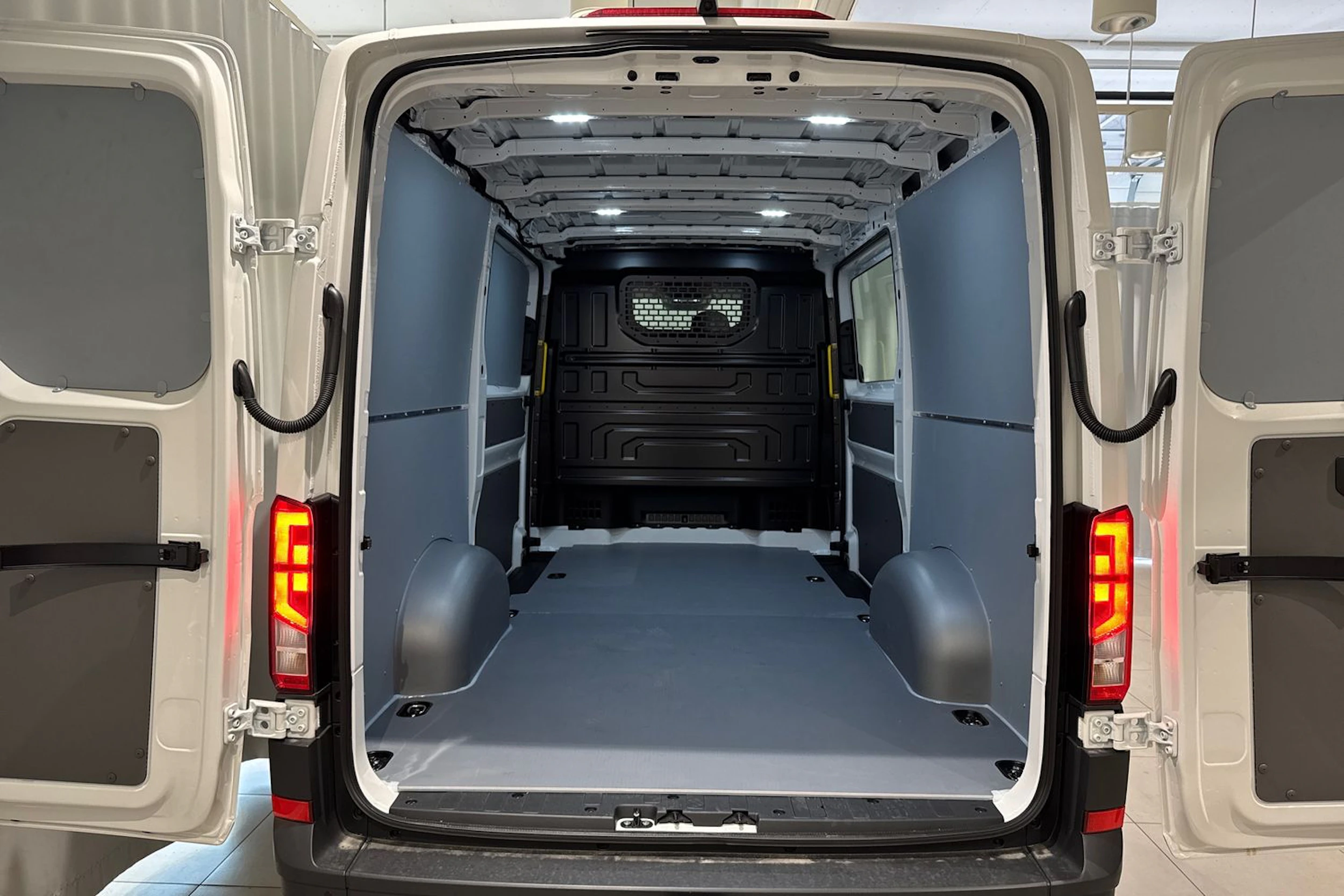 valkoinen Volkswagen Crafter 2026 kuva 10.