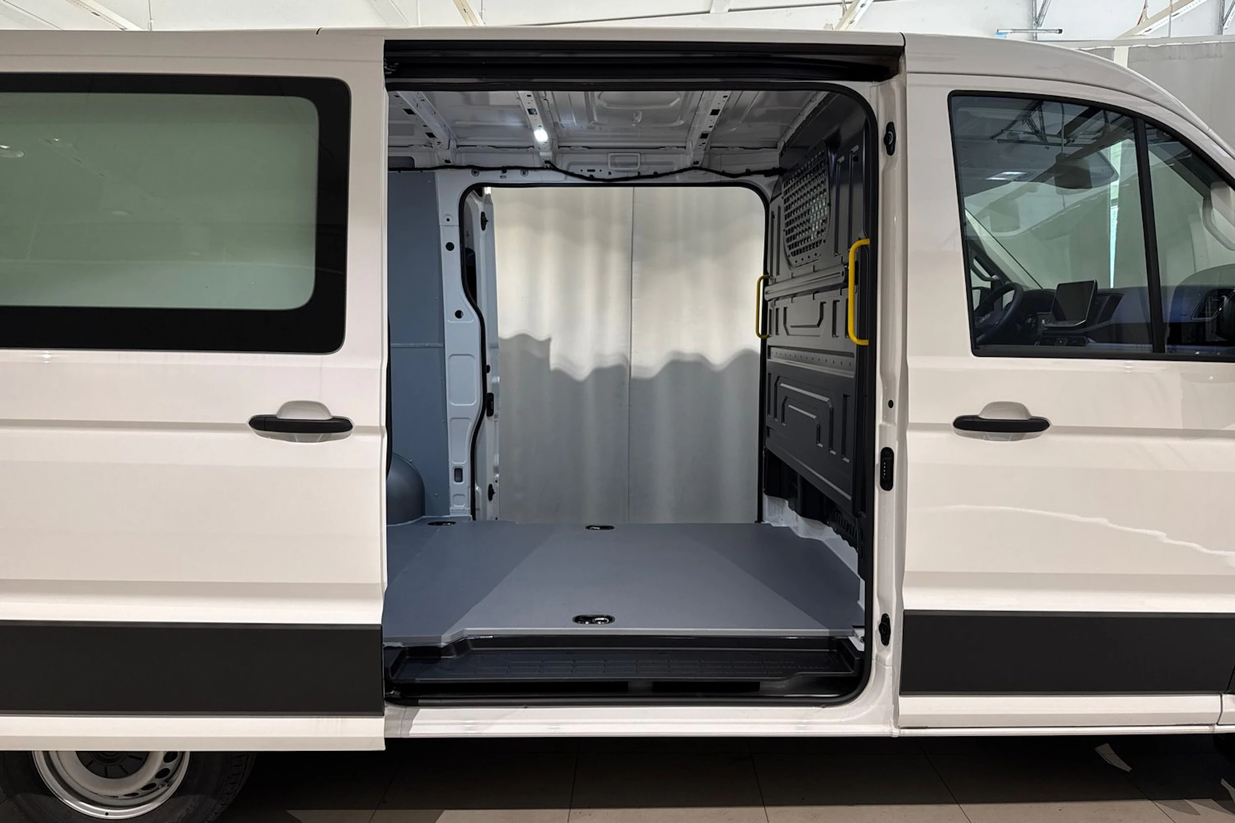 valkoinen Volkswagen Crafter 2026 kuva 11.