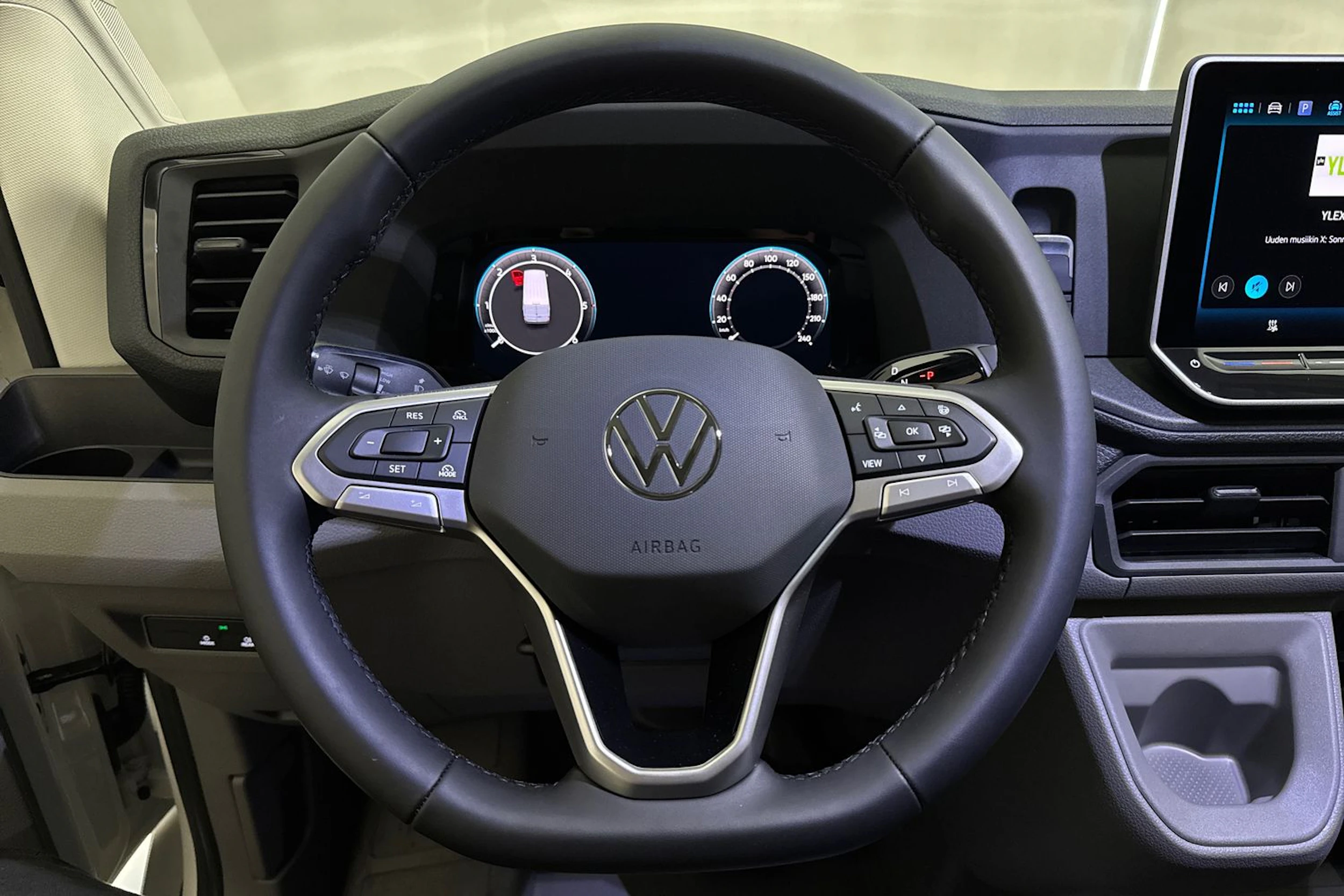 valkoinen Volkswagen Crafter 2026 kuva 14.