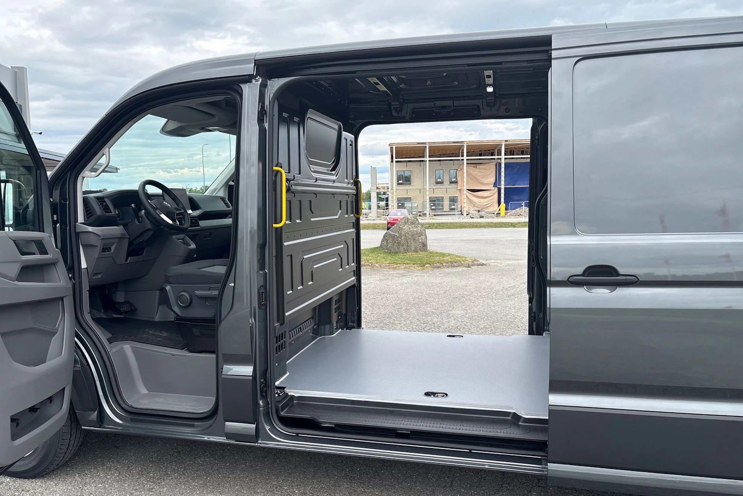 harmaa Volkswagen Crafter 2026 kuva 15.