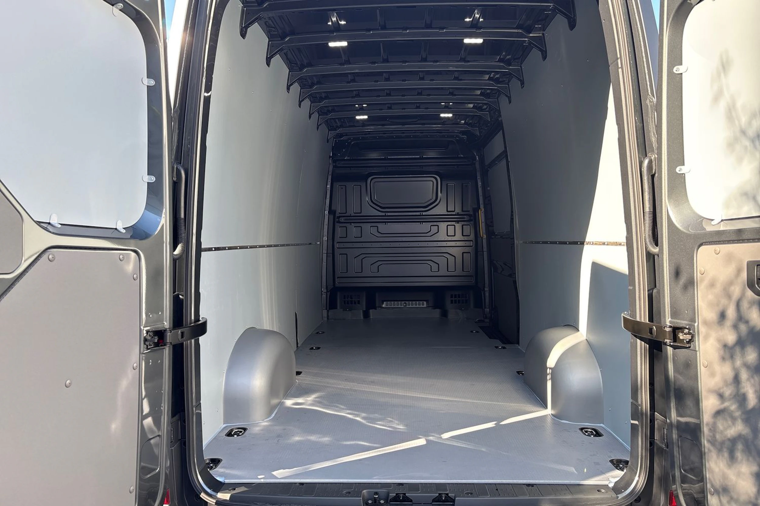 harmaa Volkswagen Crafter 2026 kuva 13.