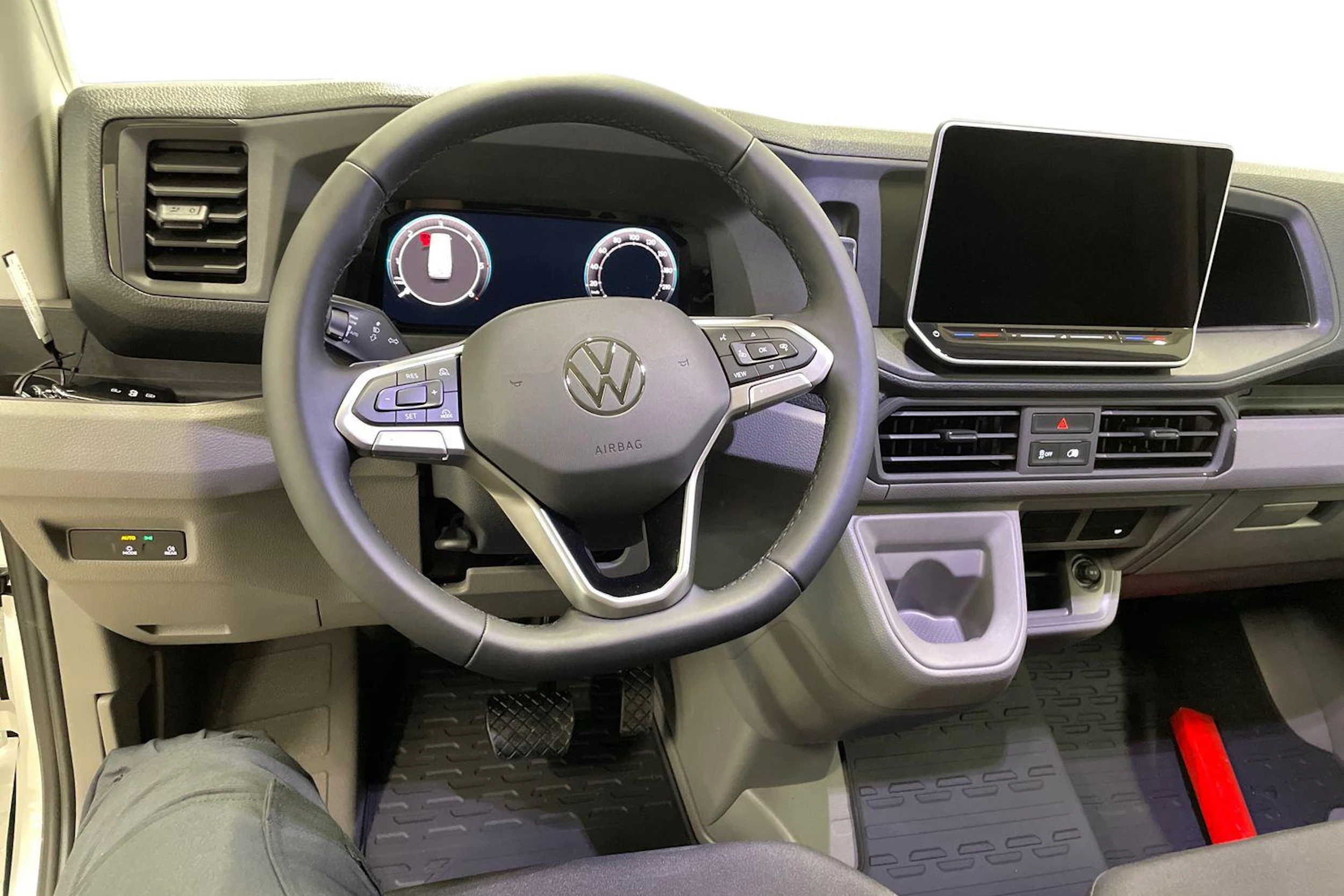 valkoinen Volkswagen Crafter 2026 kuva 9.