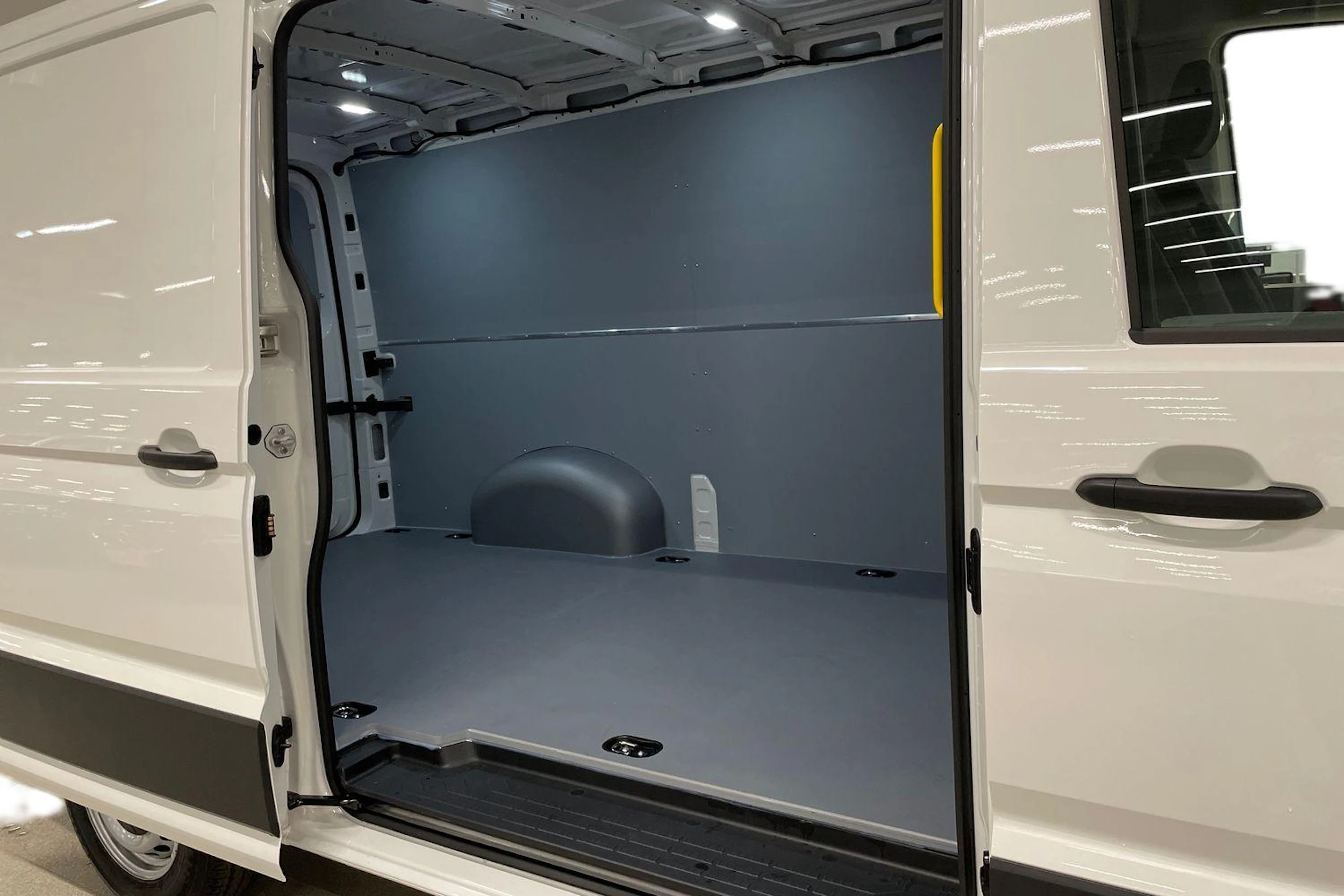 valkoinen Volkswagen Crafter 2026 kuva 11.