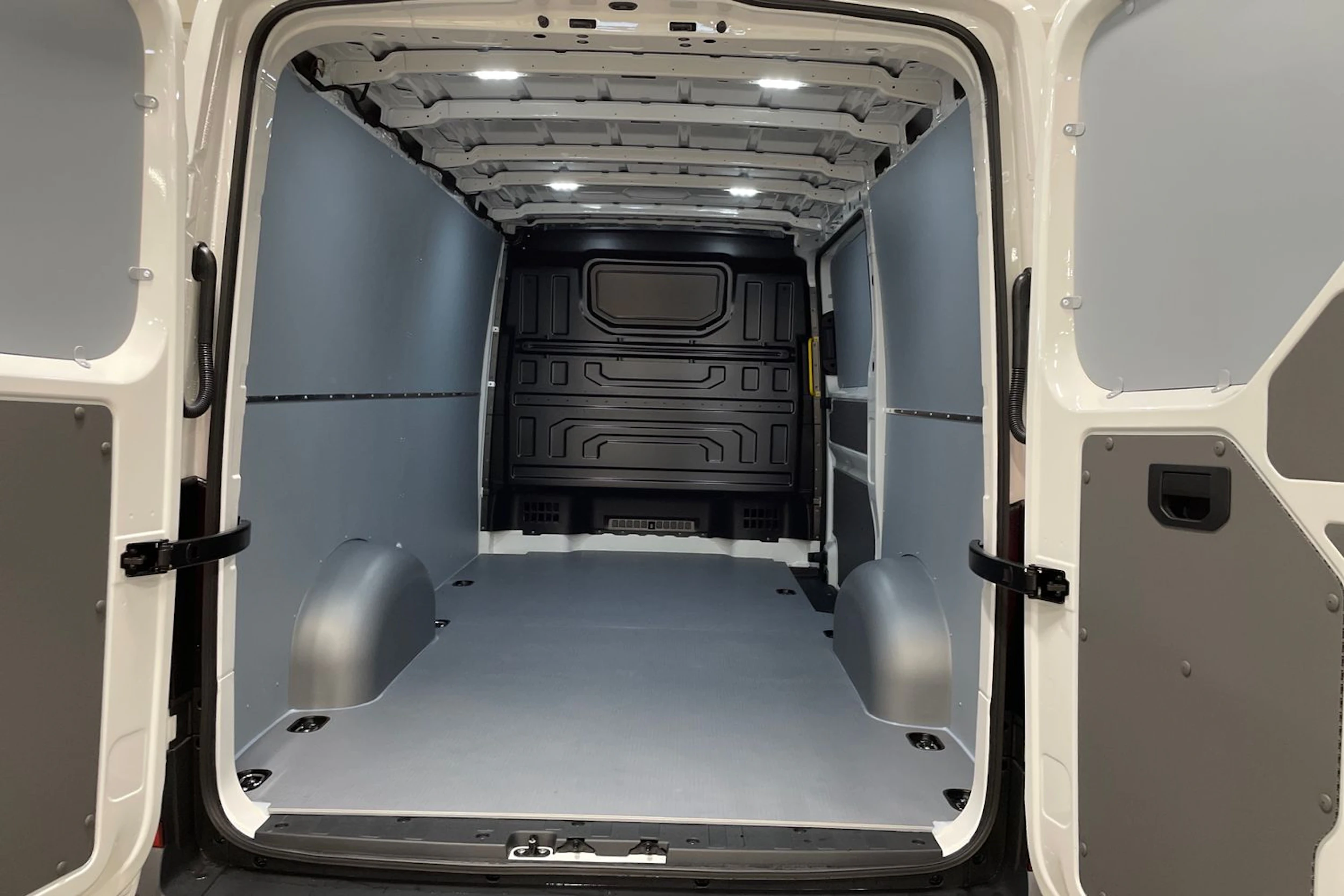 valkoinen Volkswagen Crafter 2026 kuva 13.