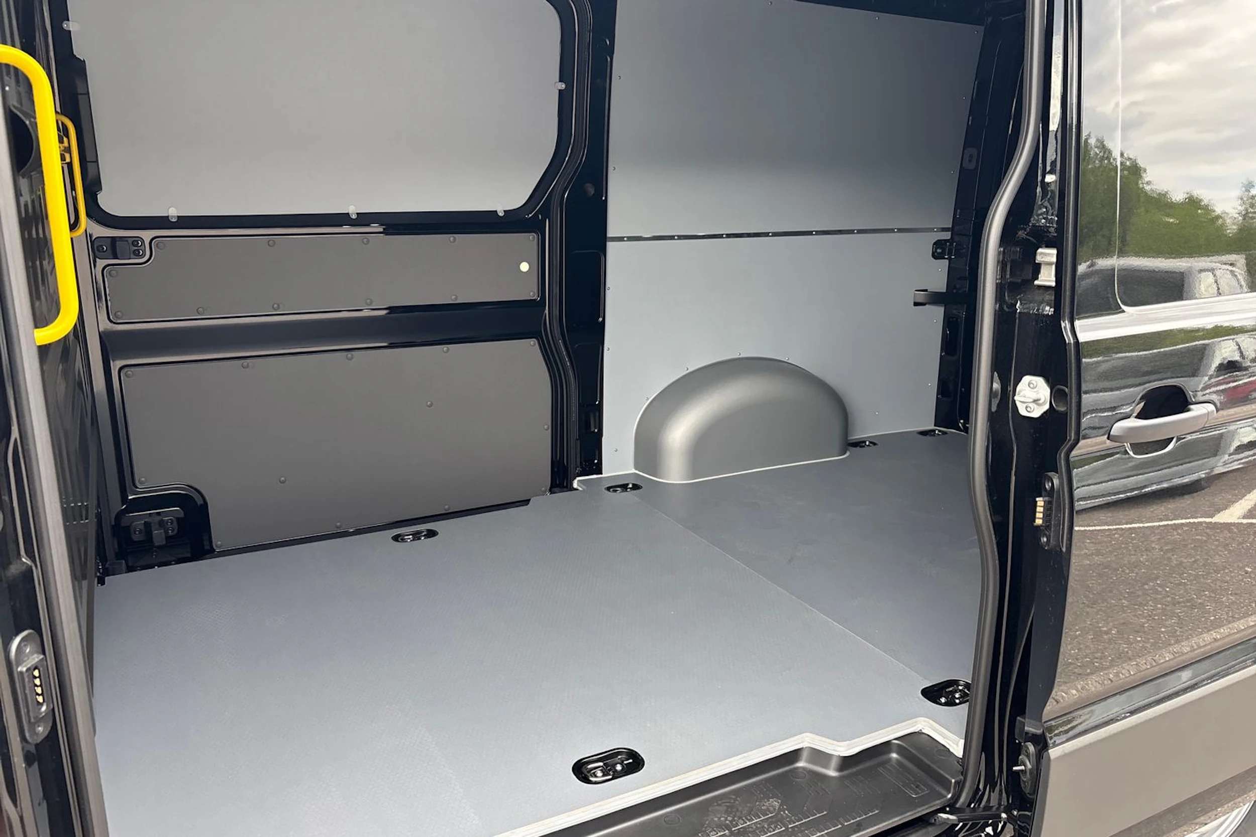 musta Volkswagen Crafter 2026 kuva 13.