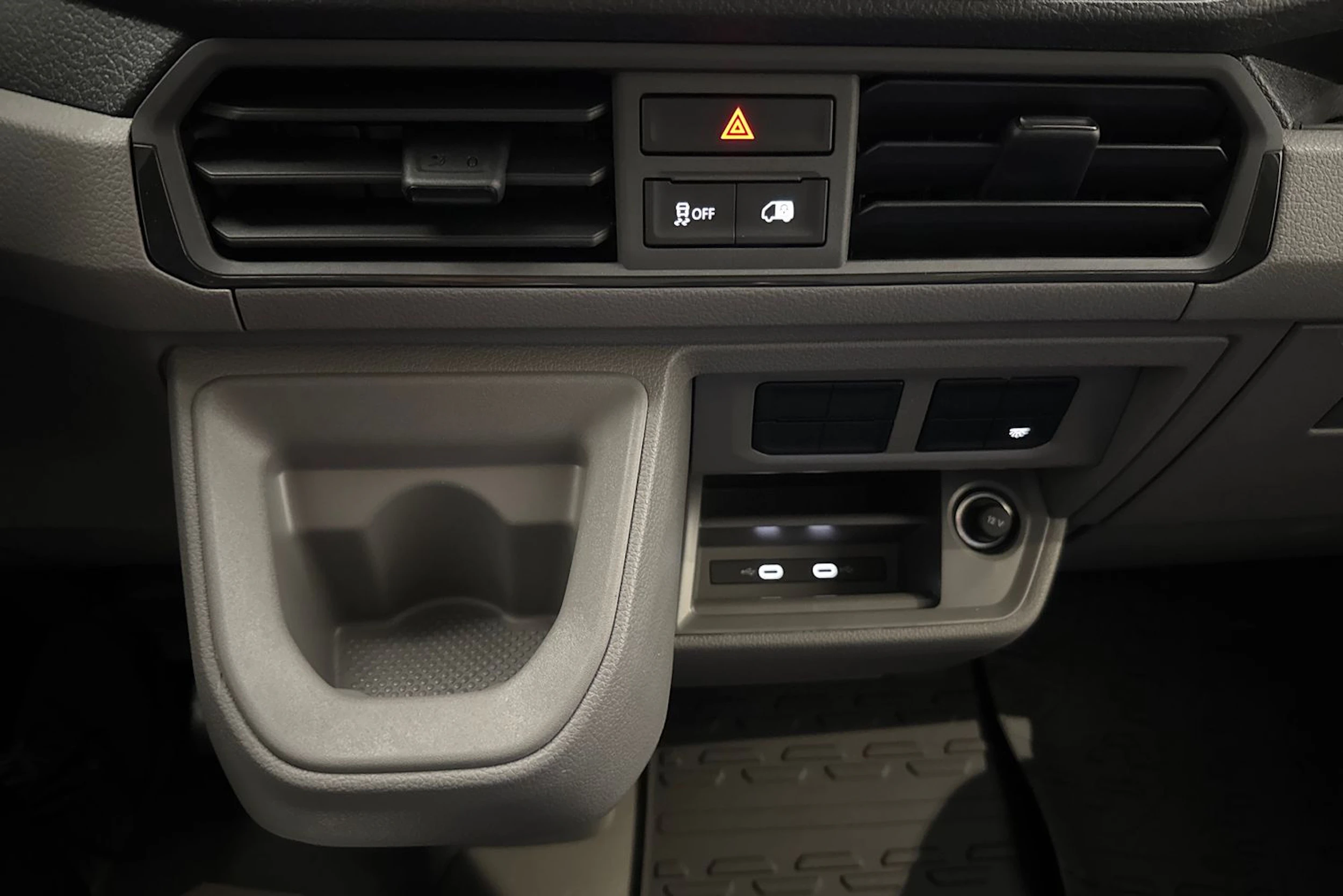 musta Volkswagen Crafter 2026 kuva 26.