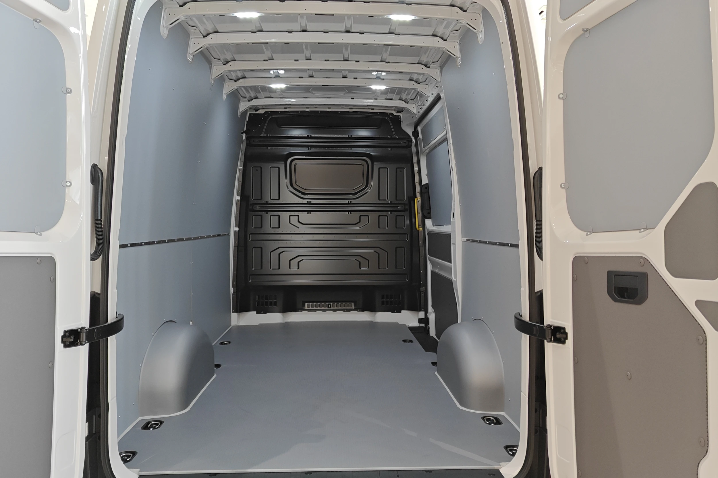 valkoinen Volkswagen Crafter 2026 kuva 14.