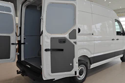 valkoinen Volkswagen Crafter 2026 kuva 15.