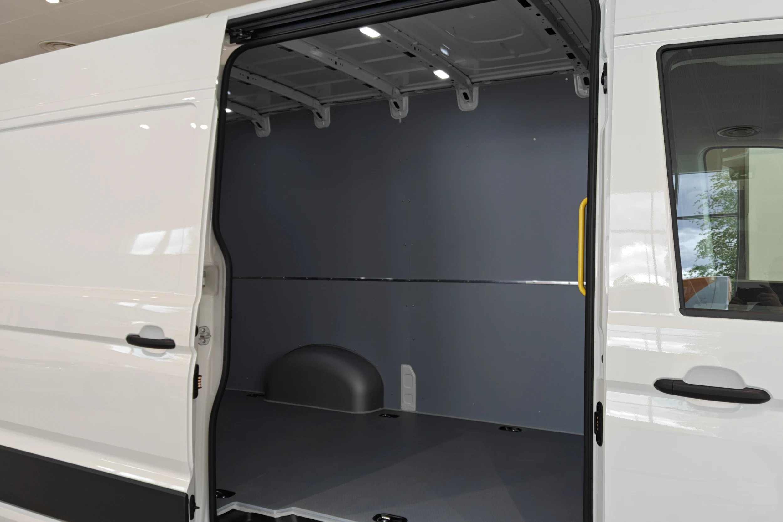 valkoinen Volkswagen Crafter 2026 kuva 16.