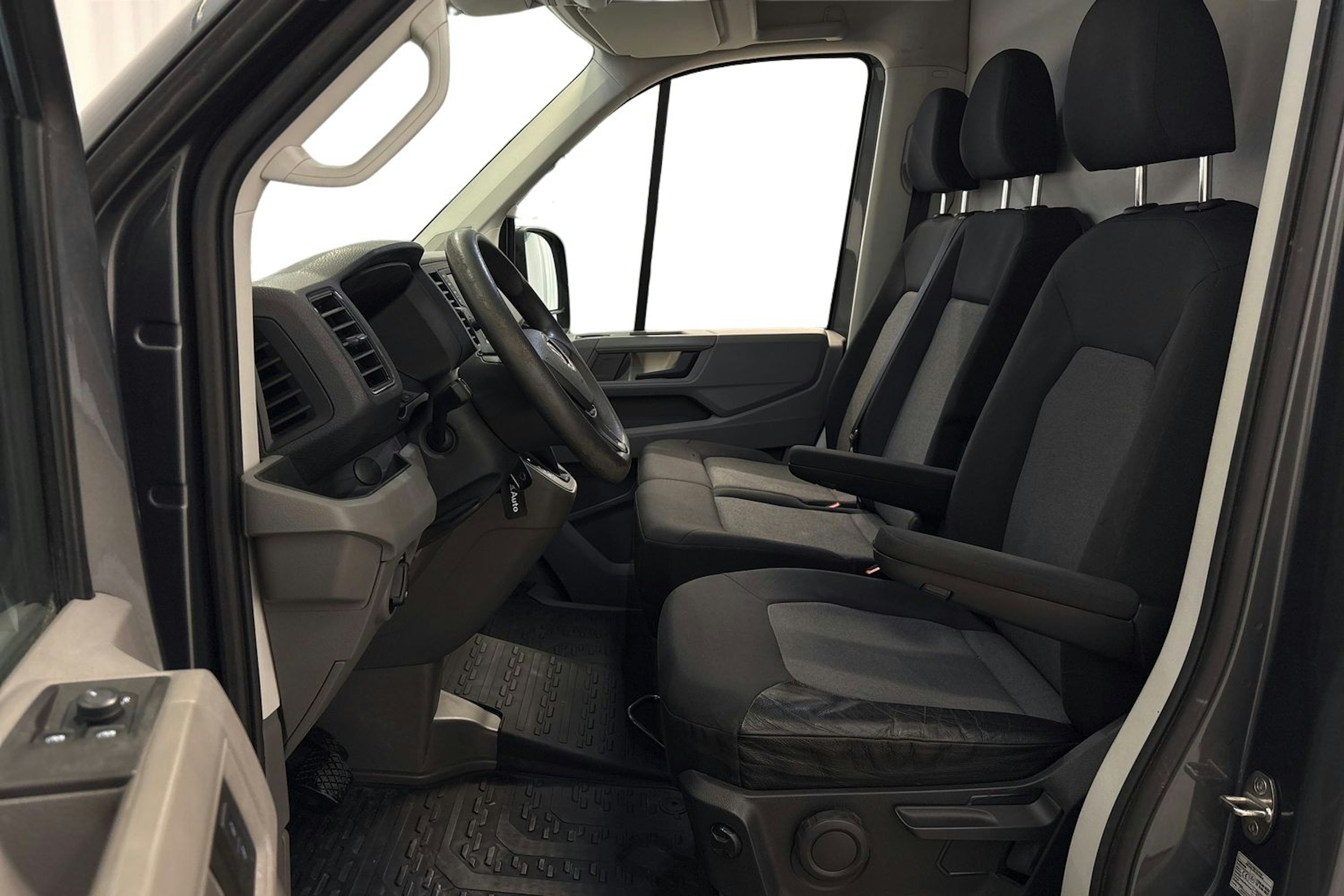 Harmaa Volkswagen Crafter 35 2019 kuva 8.