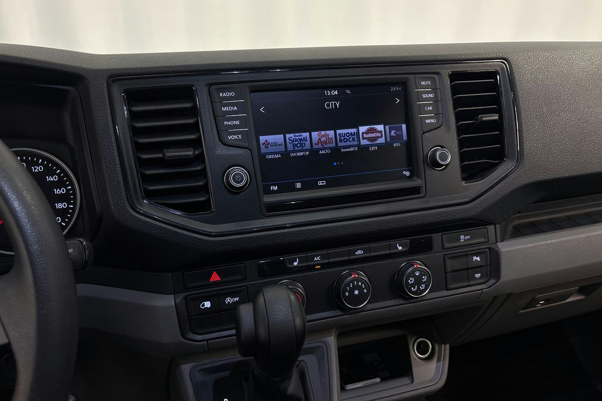 Harmaa Volkswagen Crafter 35 2019 kuva 13.