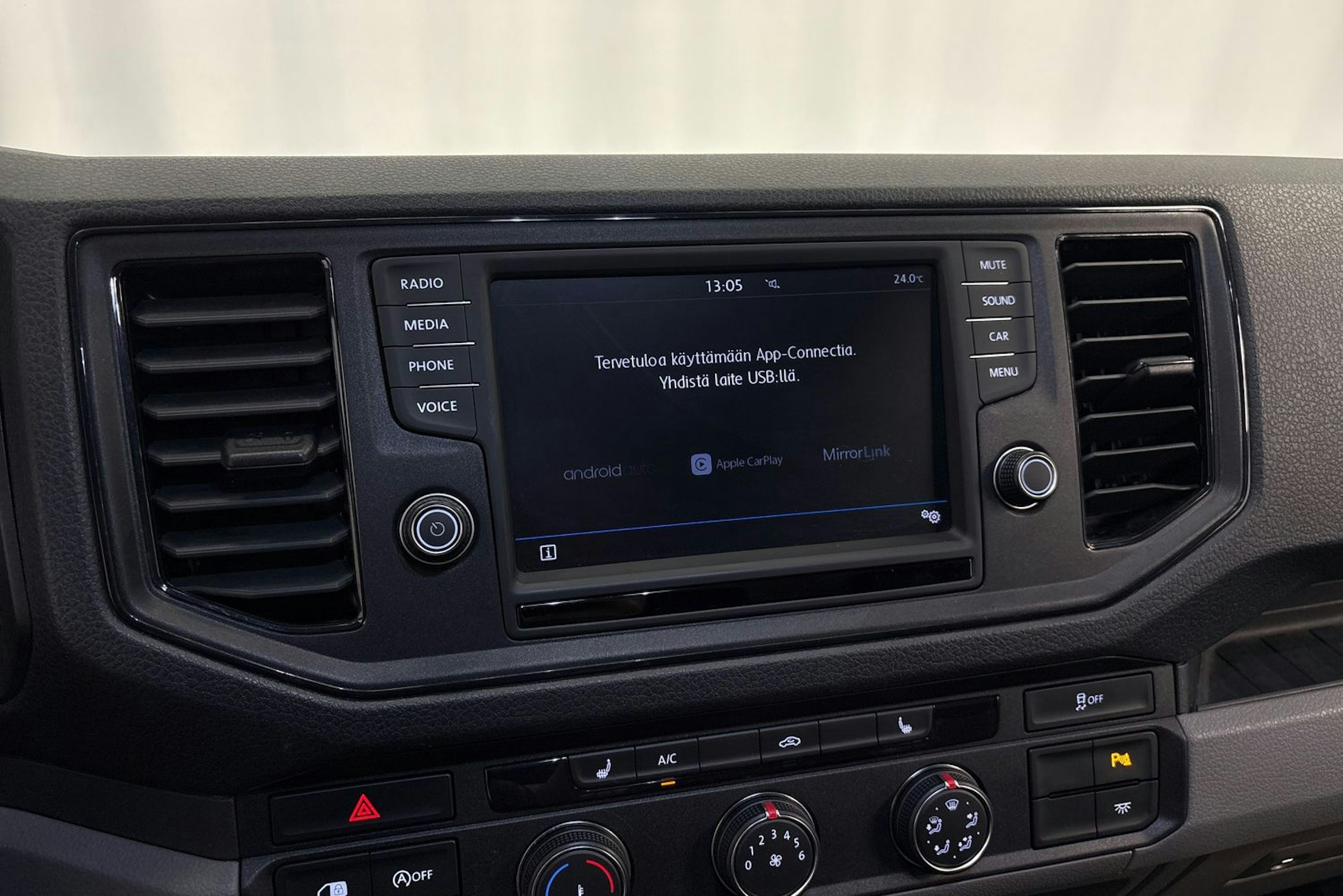 Harmaa Volkswagen Crafter 35 2019 kuva 16.