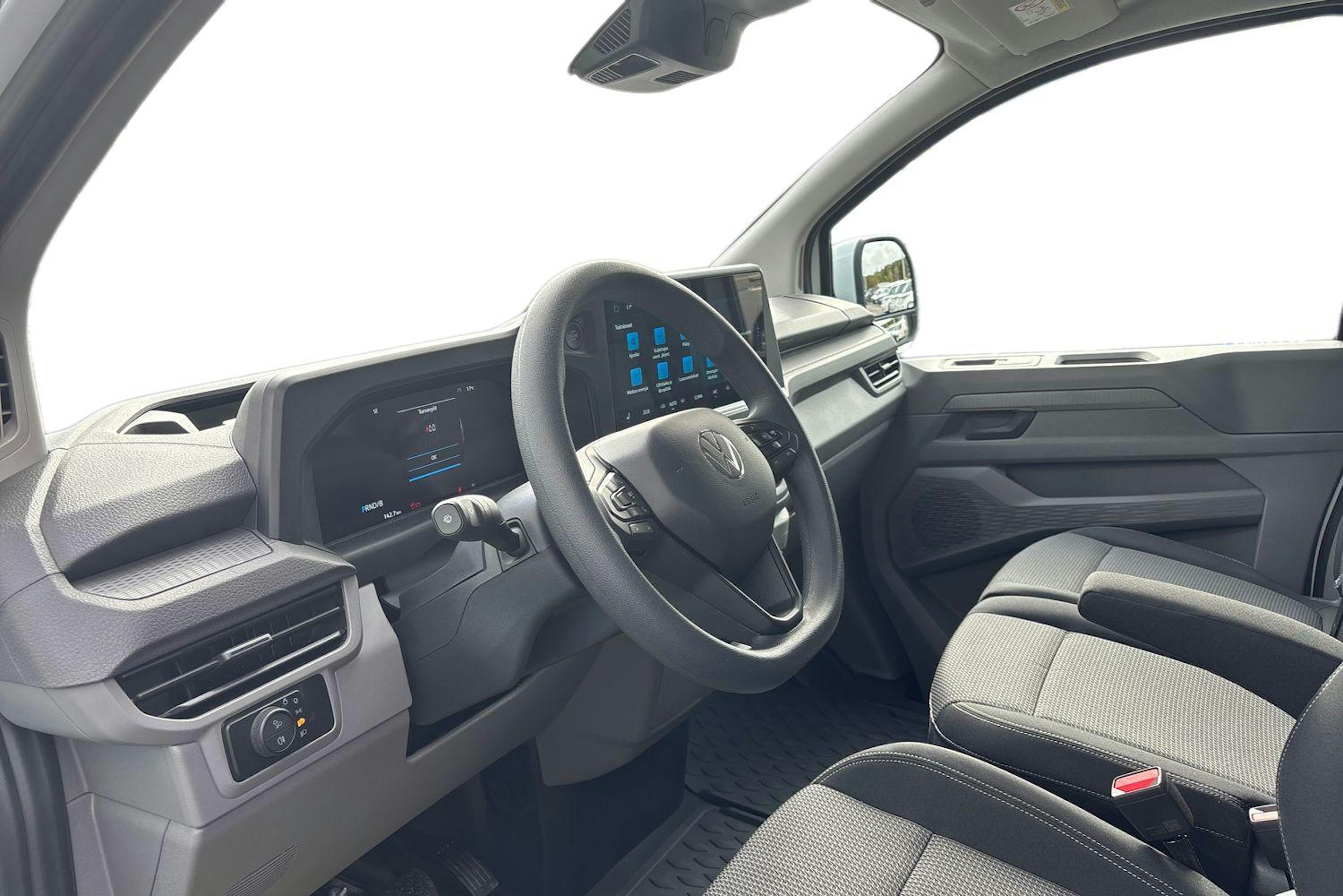 Valkoinen Volkswagen e-Transporter 2025 kuva 8.