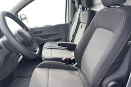 Valkoinen Volkswagen e-Transporter 2025 kuva 10.