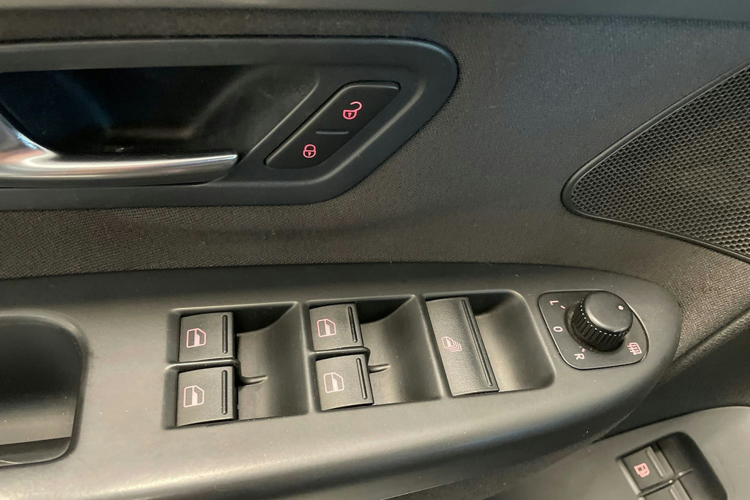 valkoinen Volkswagen Eos 2008 kuva 27.