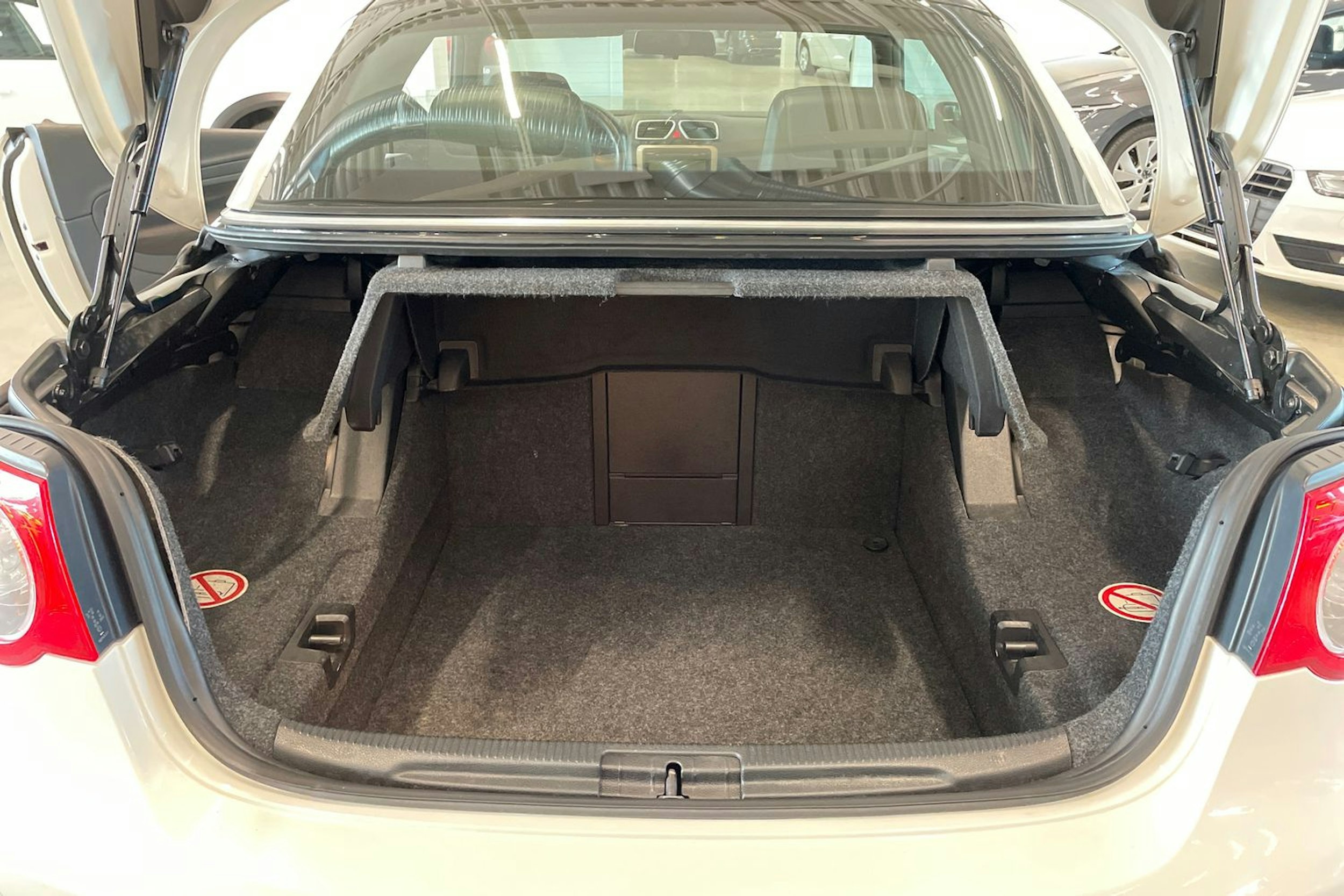 valkoinen Volkswagen Eos 2008 kuva 30.