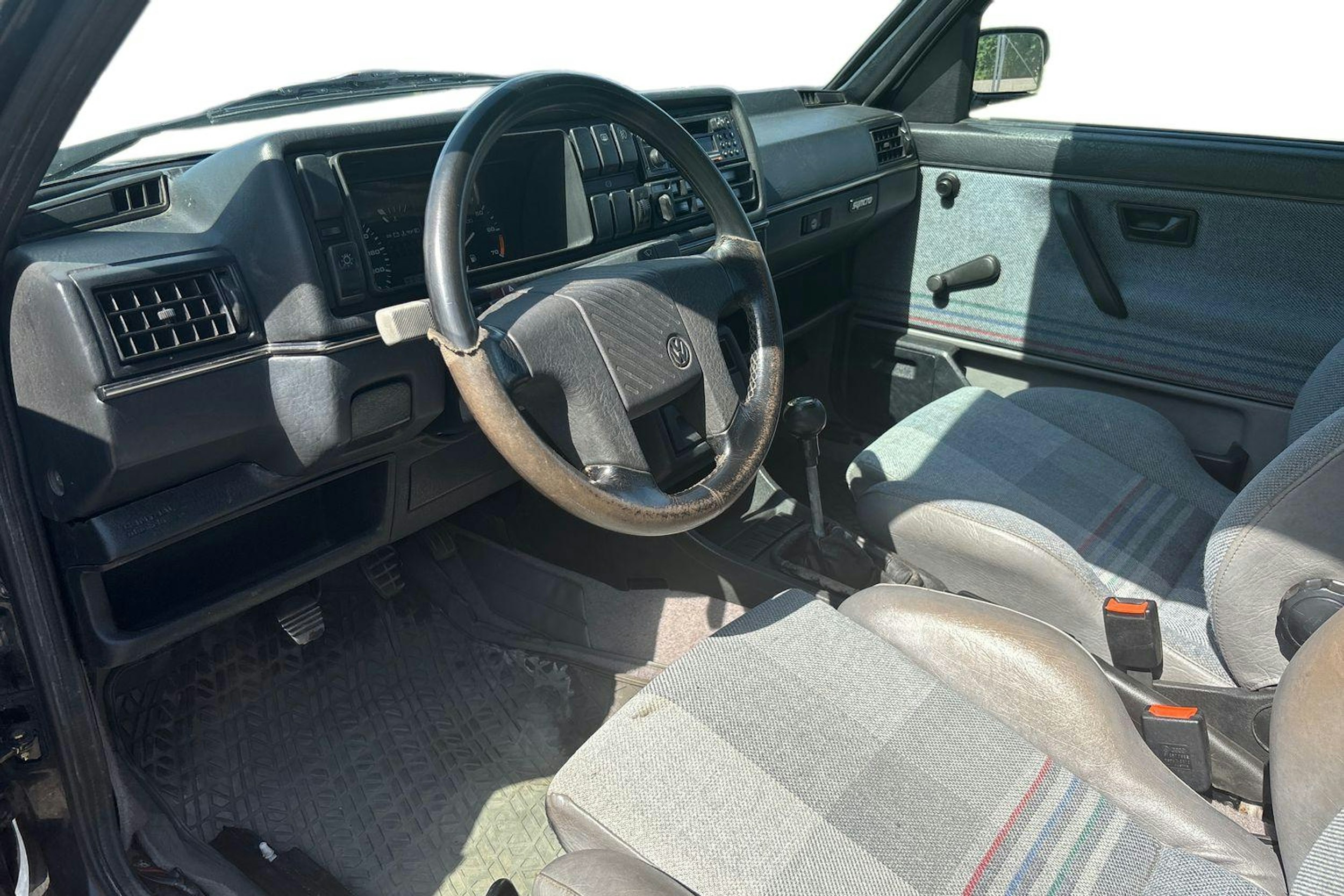 Musta Volkswagen GOLF 1991 kuva 6.