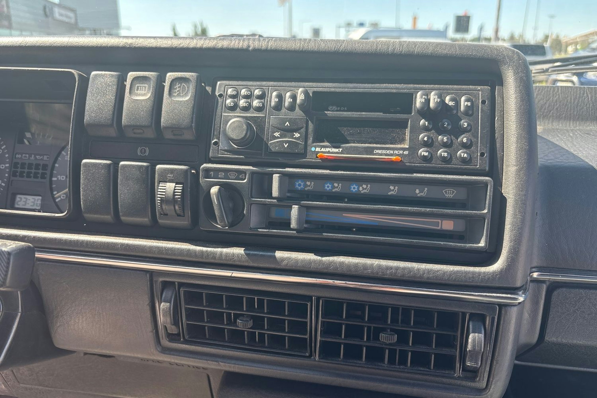 Musta Volkswagen GOLF 1991 kuva 18.