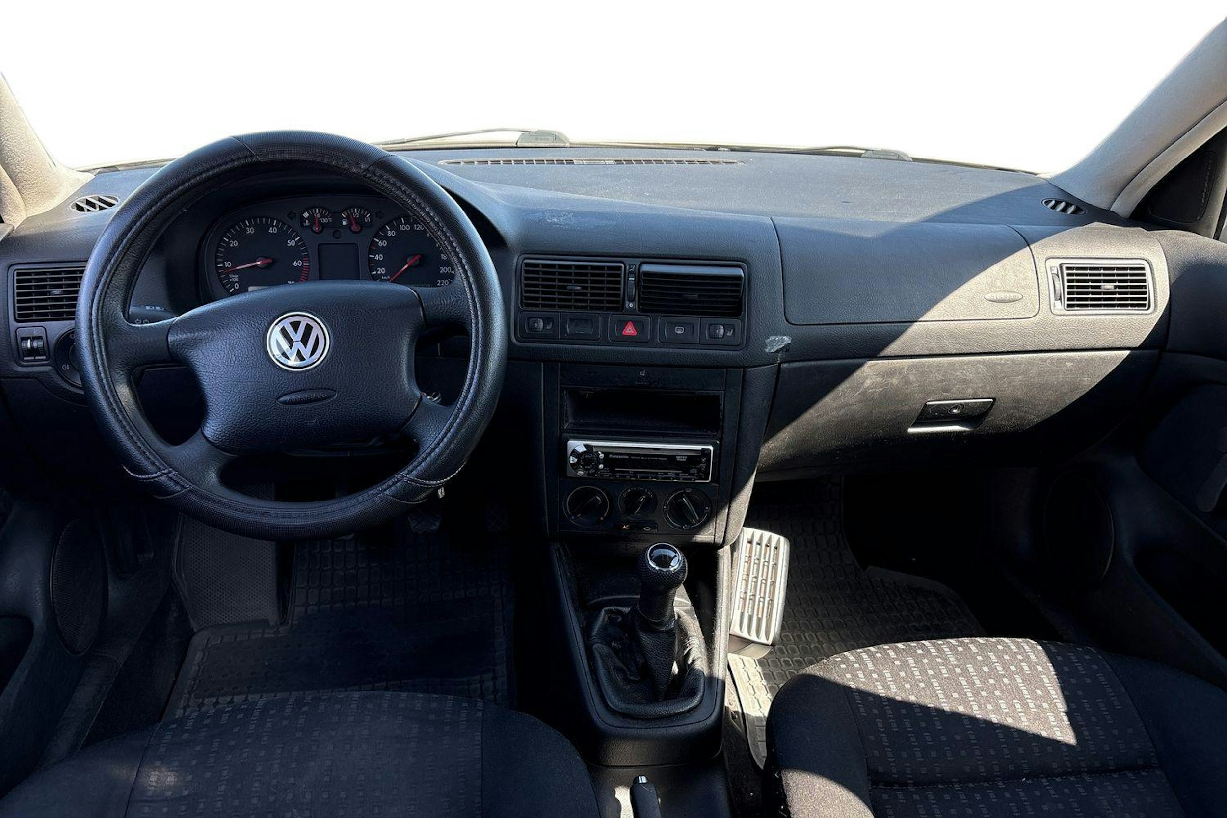 ruskea (beige) Volkswagen Golf 2000 kuva 7.