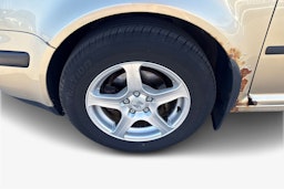 ruskea (beige) Volkswagen Golf 2000 kuva 9.