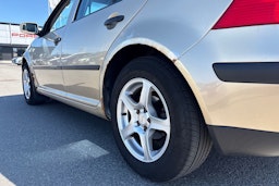 ruskea (beige) Volkswagen Golf 2000 kuva 12.