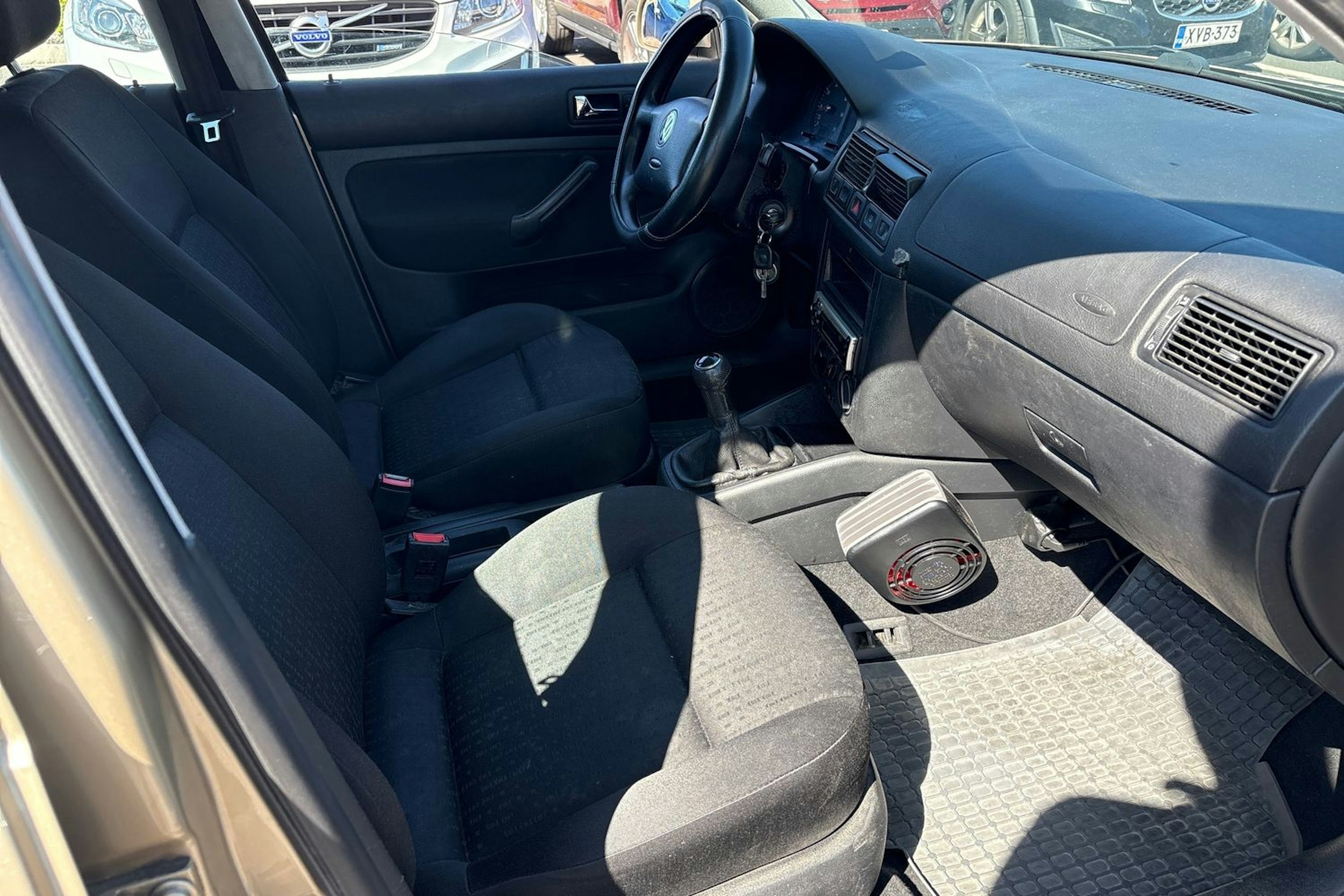 ruskea (beige) Volkswagen Golf 2000 kuva 17.