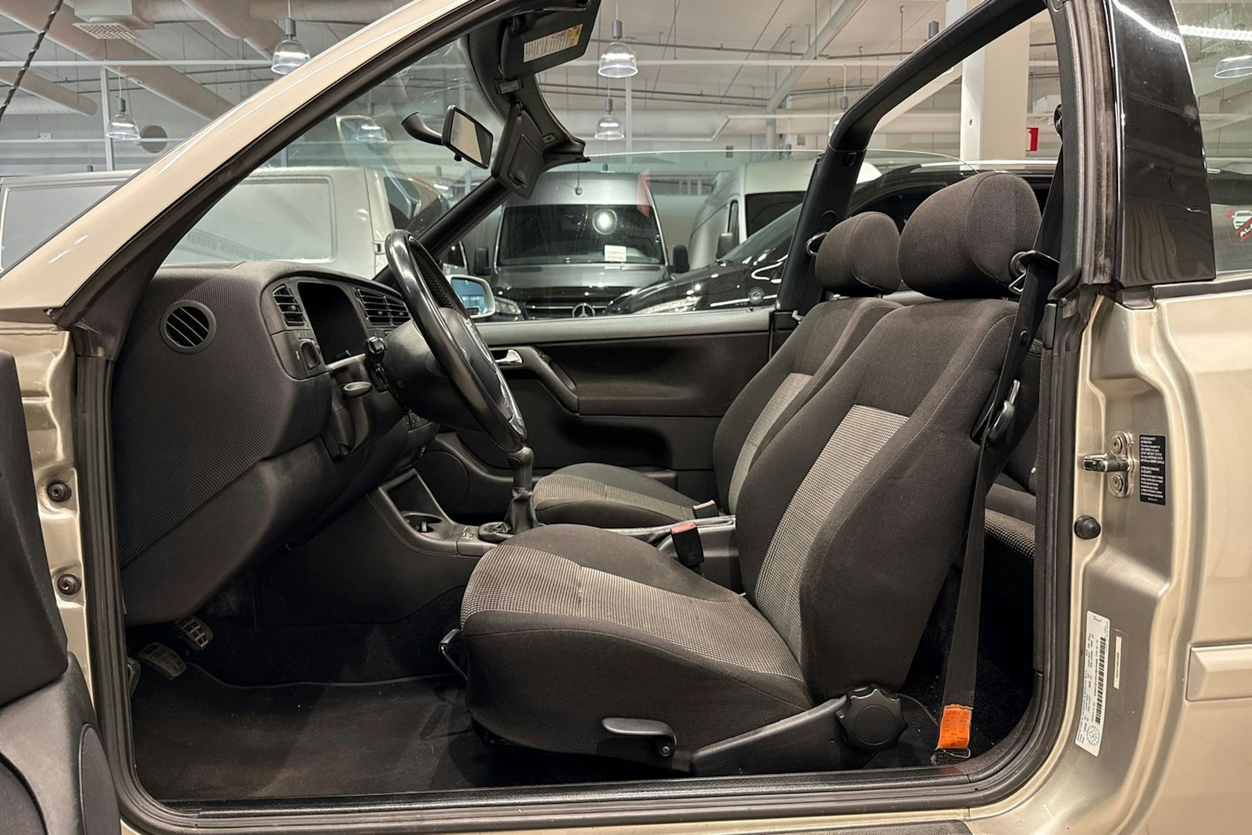 harmaa Volkswagen Golf 2001 kuva 13.